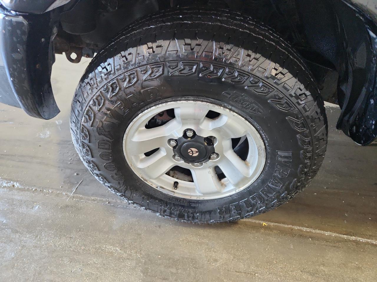 2000 Toyota 4runner Sr5 Black vin: JT3HN86R9Y0262768 Damage: Left Front Wheel, Curb Rash, > 12 Inches