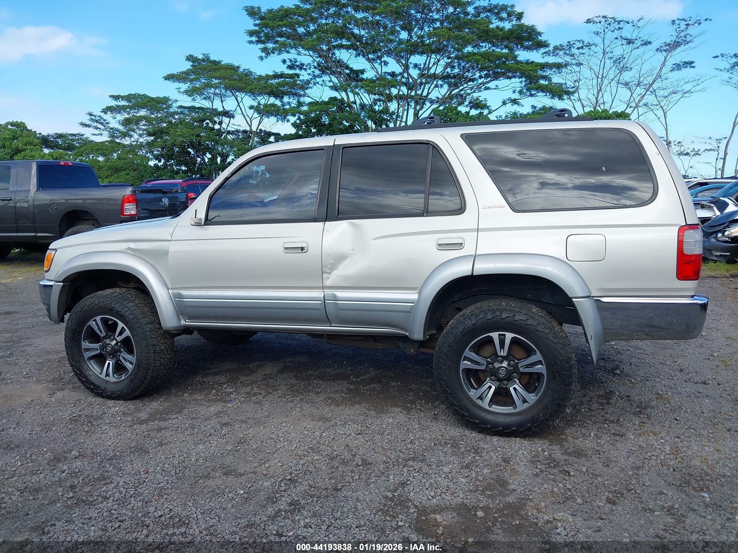1998 Toyota 4runner Sr5 V6 Limited Gold vin: JT3HN87R4W0139634