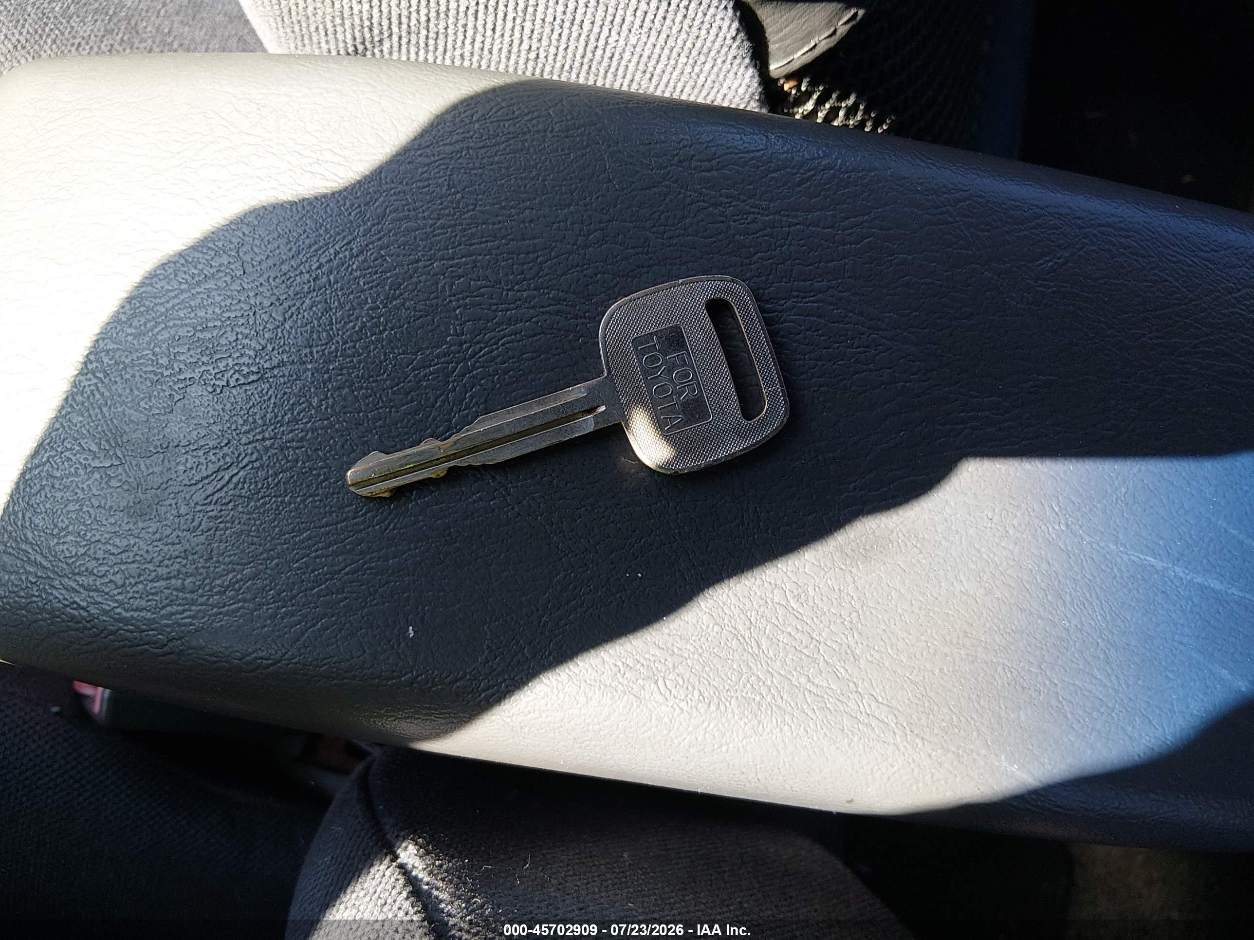 2000 Toyota Rav4   Silver vin: JT3HP10V1Y7151503
