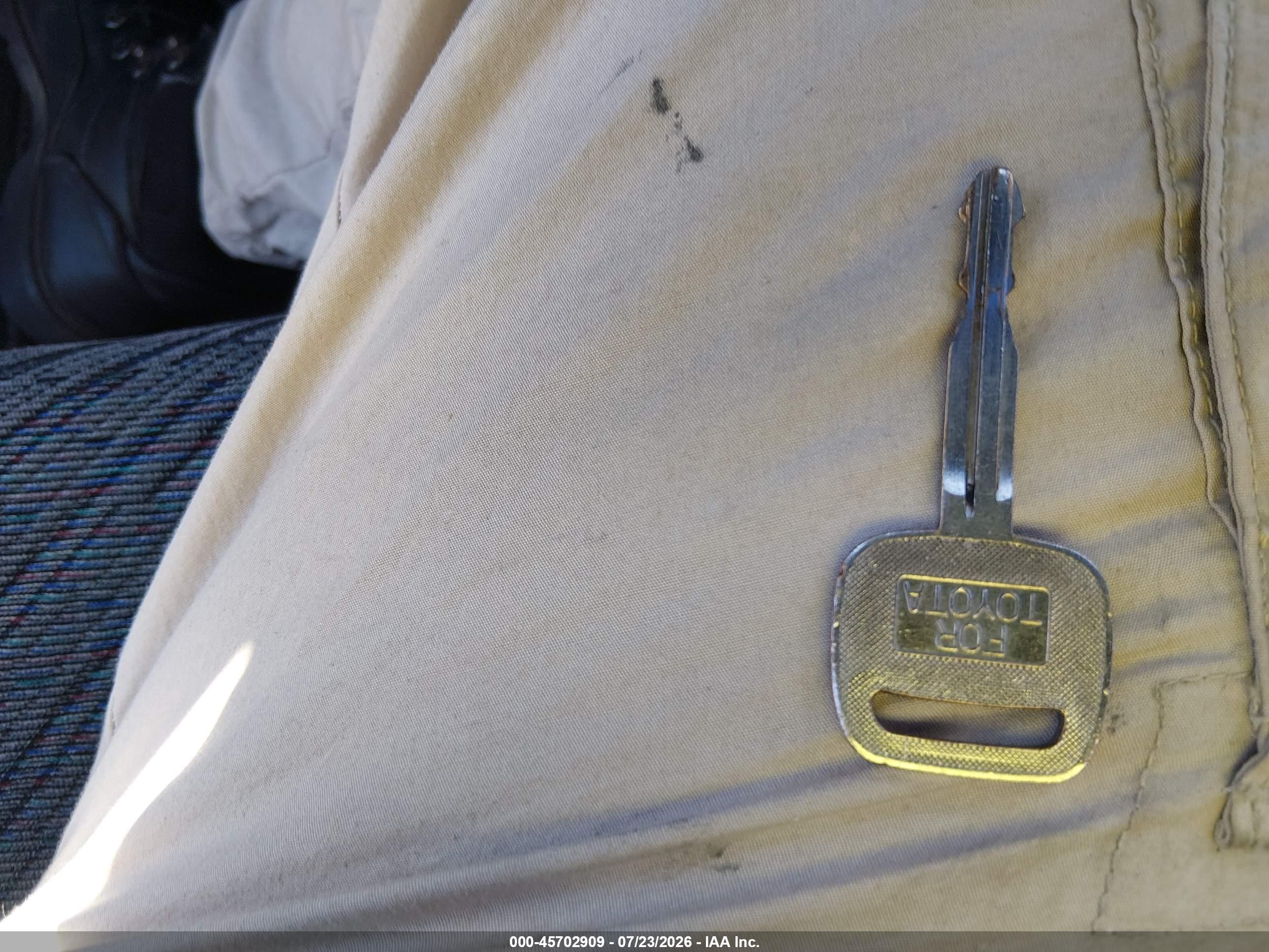2000 Toyota Rav4   Silver vin: JT3HP10V1Y7151503