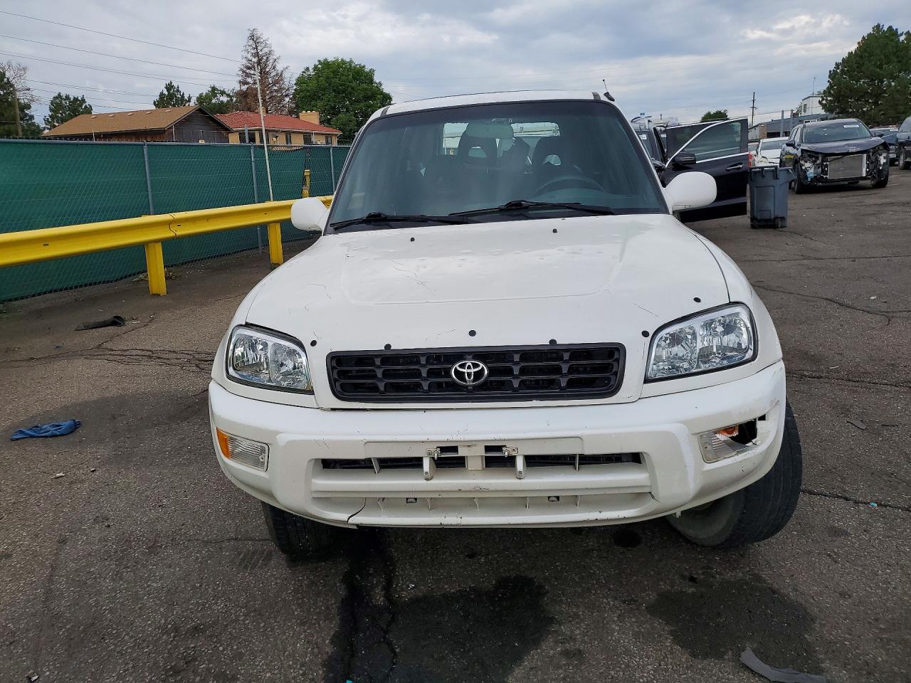 2000 Toyota Rav4 Base White vin: JT3HP10V4Y7155982