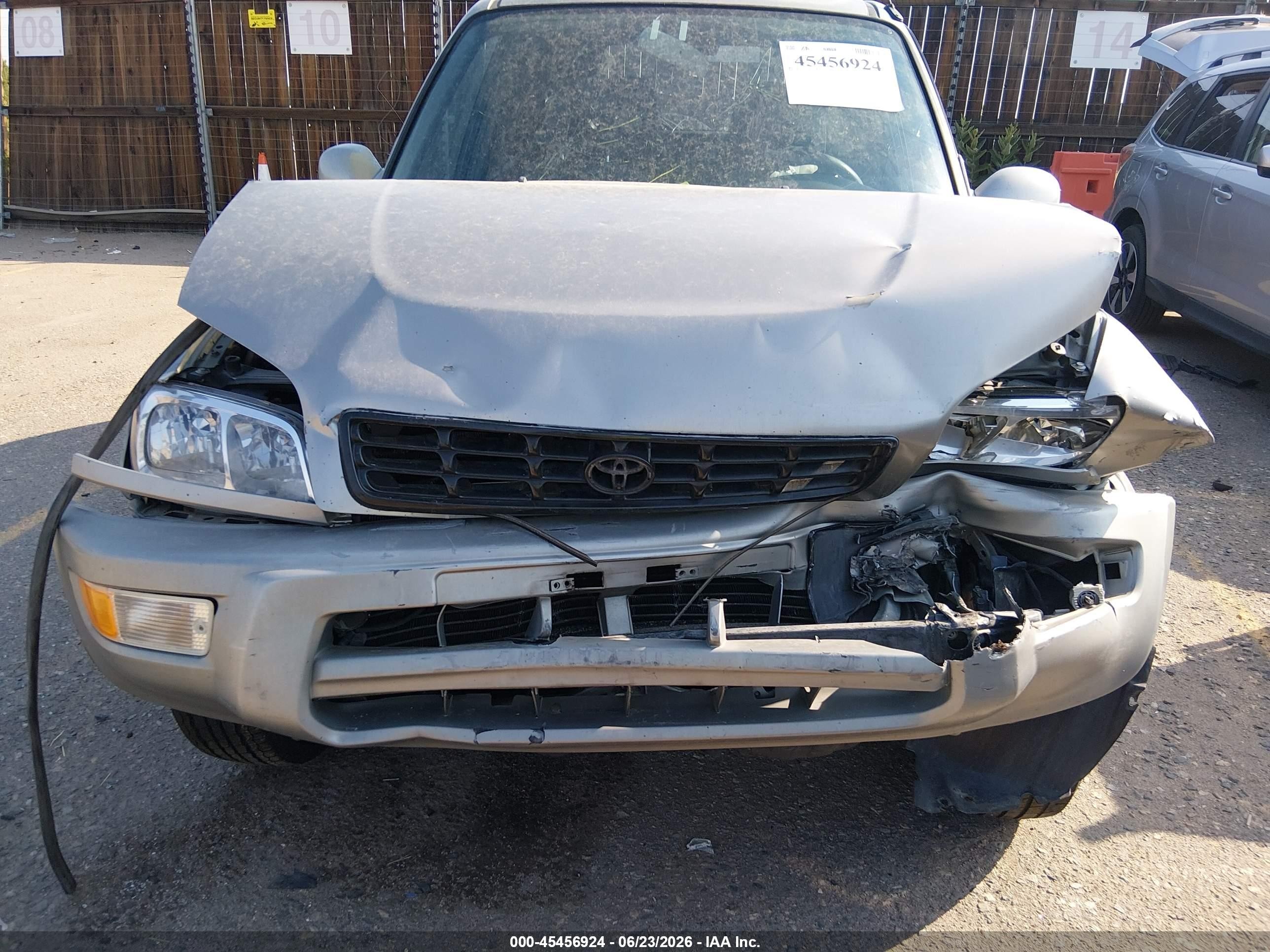 2000 Toyota Rav4   Silver vin: JT3HP10V4Y7167212