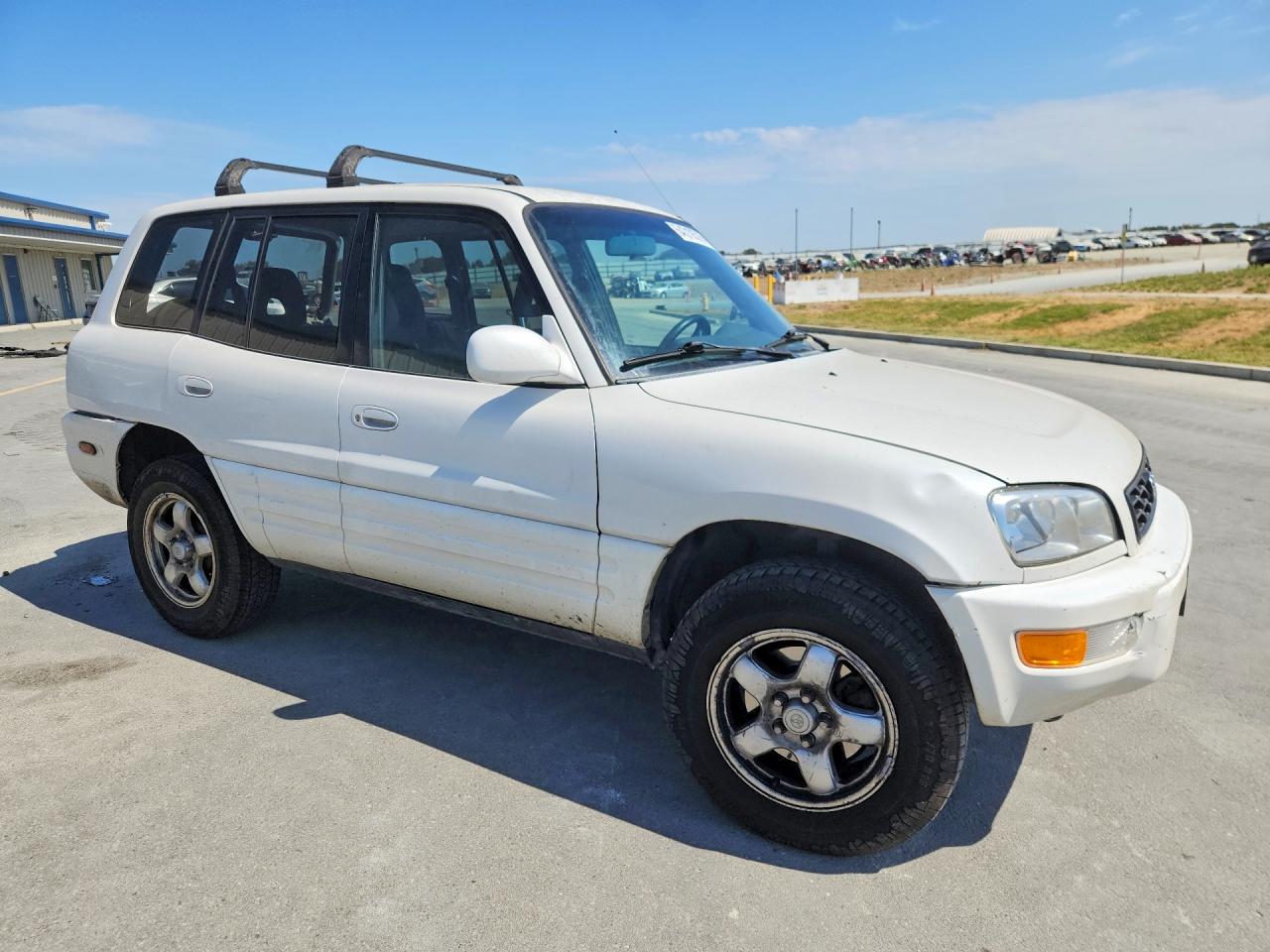 1999 Toyota Rav4 Base White vin: JT3HP10V5X7149722