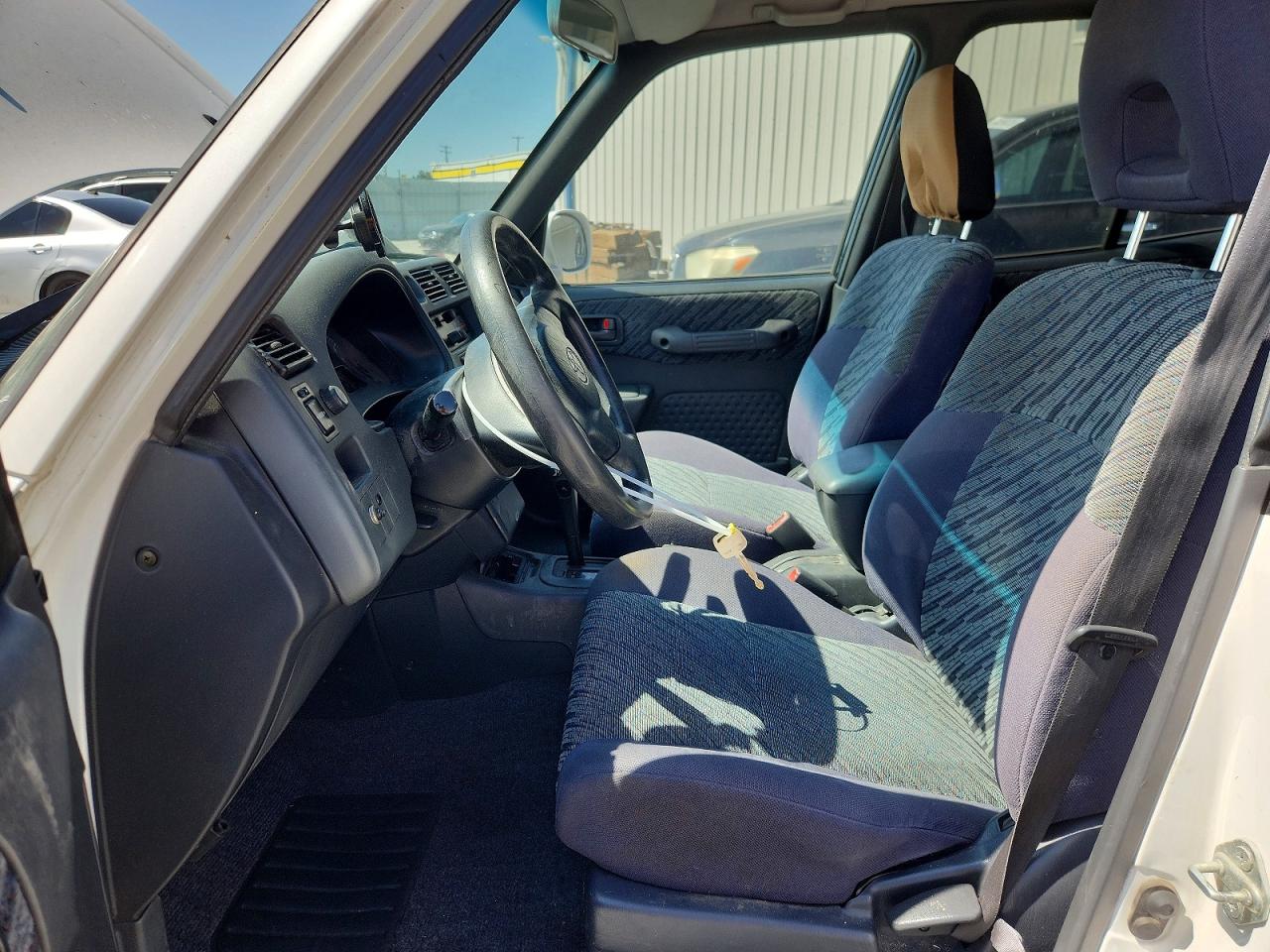 1999 Toyota Rav4 Base White vin: JT3HP10V5X7149722