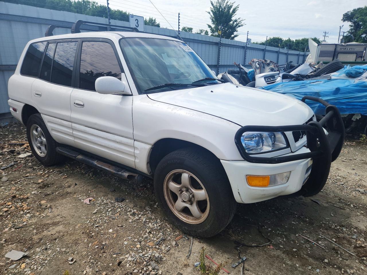 2000 Toyota Rav4 Base White vin: JT3HP10V6Y7168698