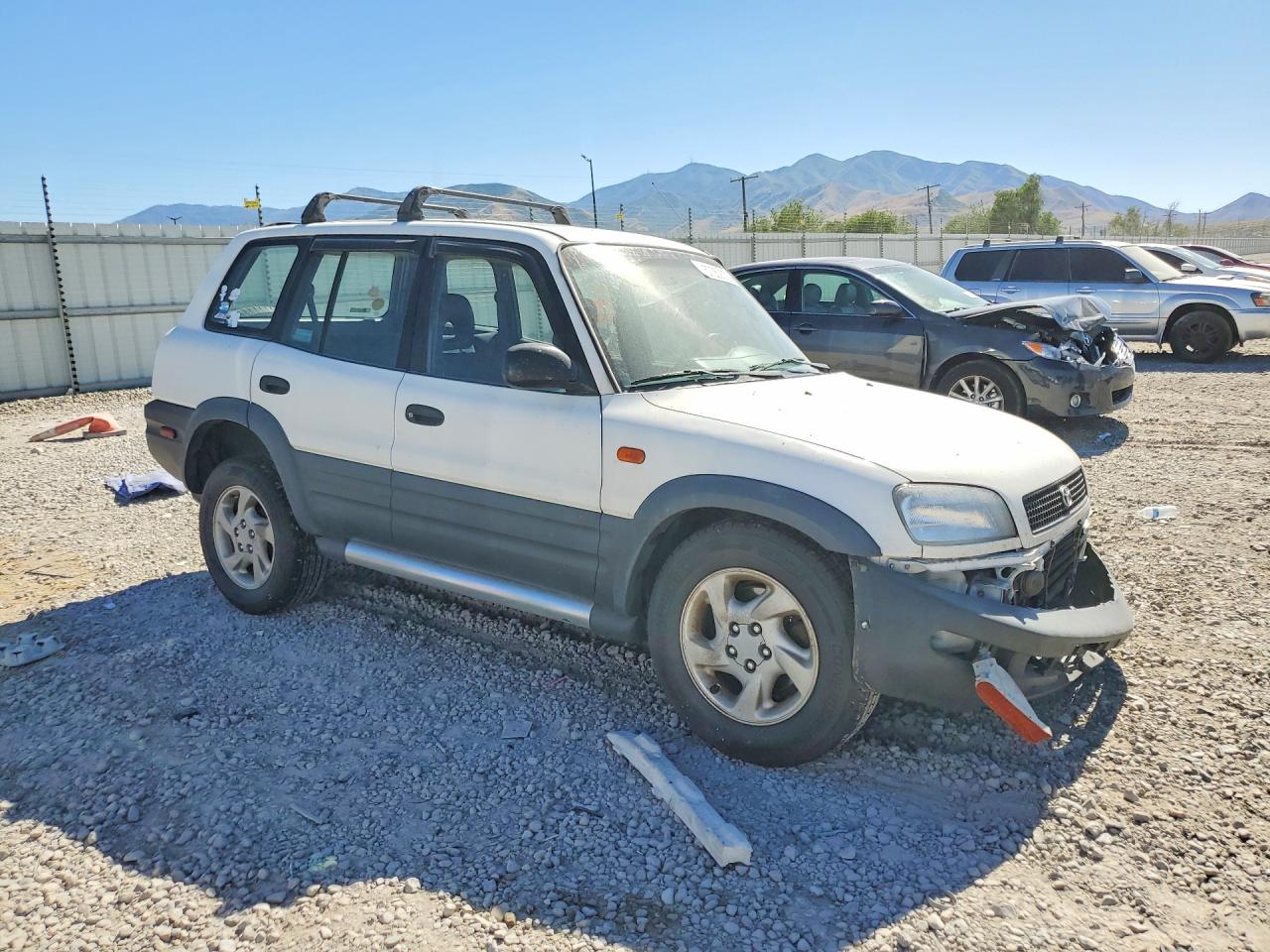 1997 Toyota Rav4 Base White vin: JT3HP10V7V0130207