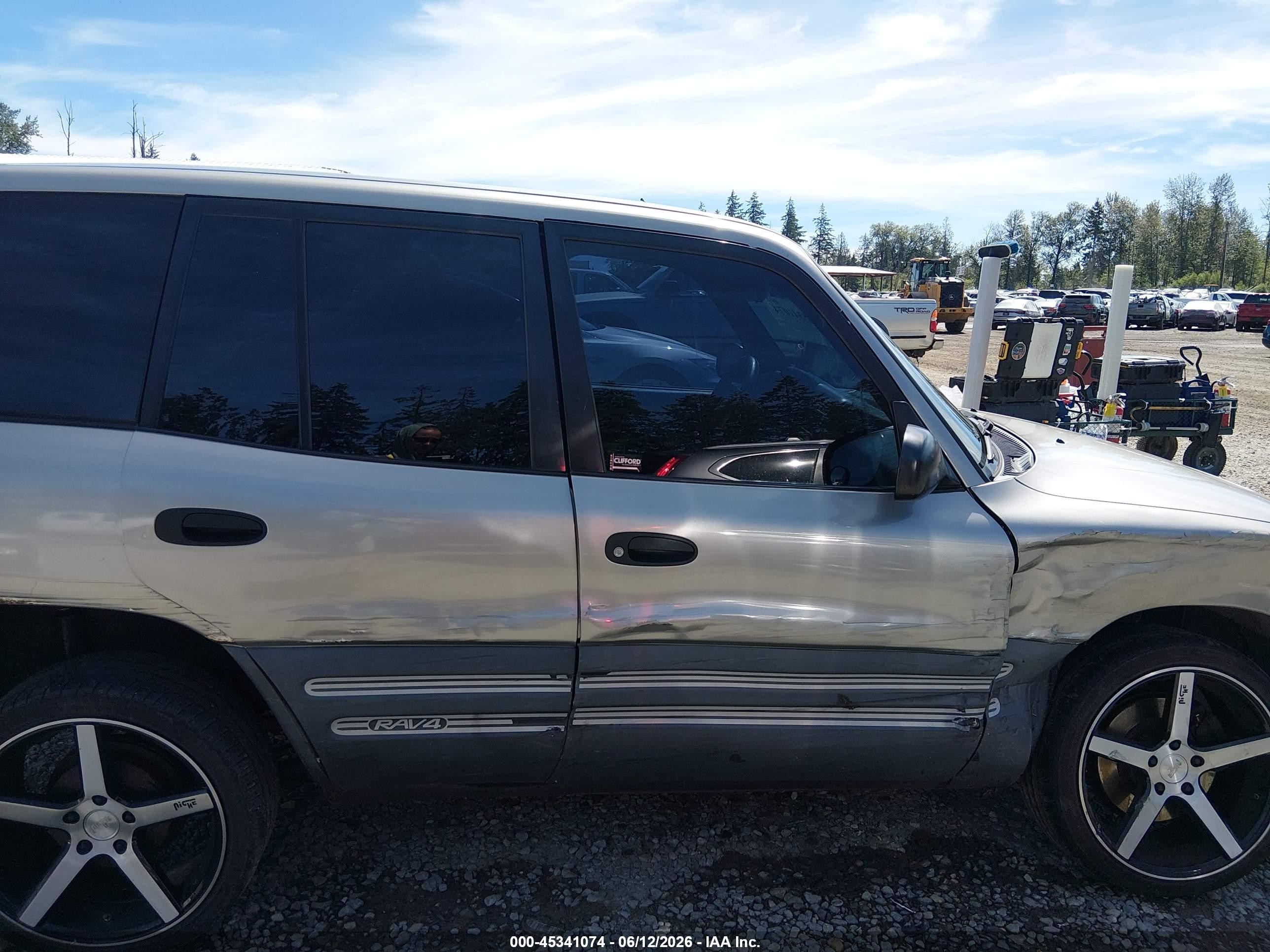 1999 Toyota Rav4 Silver vin: JT3HP10V9X7130977