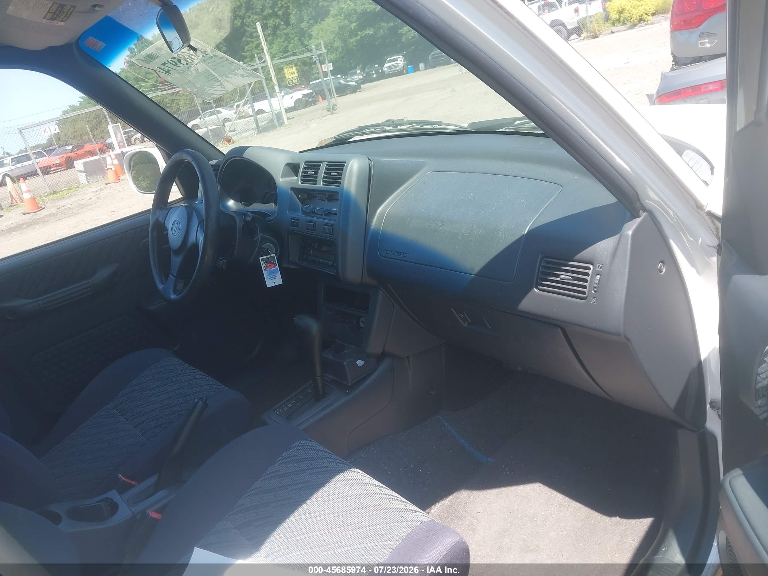 1999 Toyota Rav4   Белый vin: JT3HP10V9X7148153