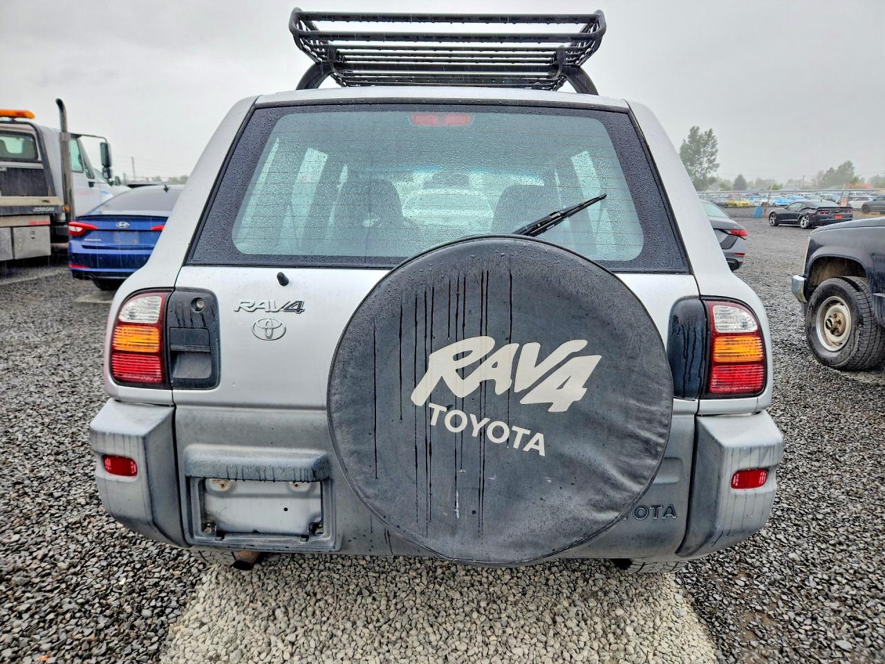 1998 Toyota Rav4 Base Silver vin: JT3HP10VXW7107769
