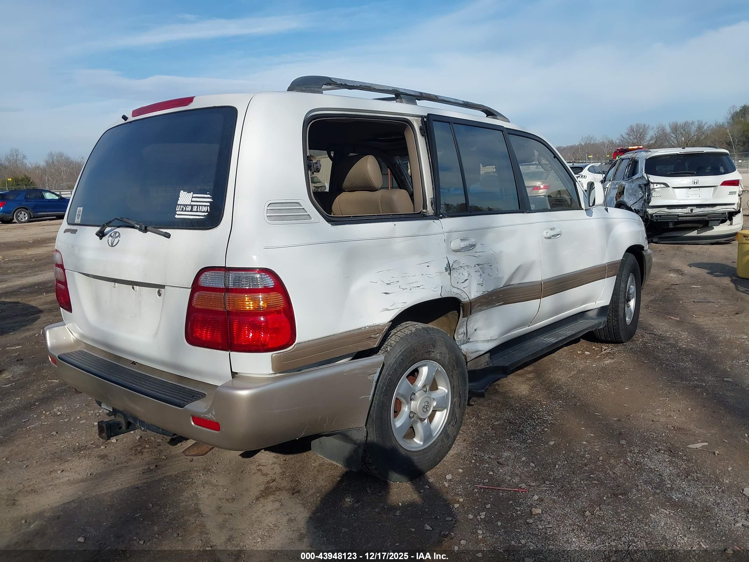 1998 Toyota Land Cruiser   White vin: JT3HT05J0W0002128