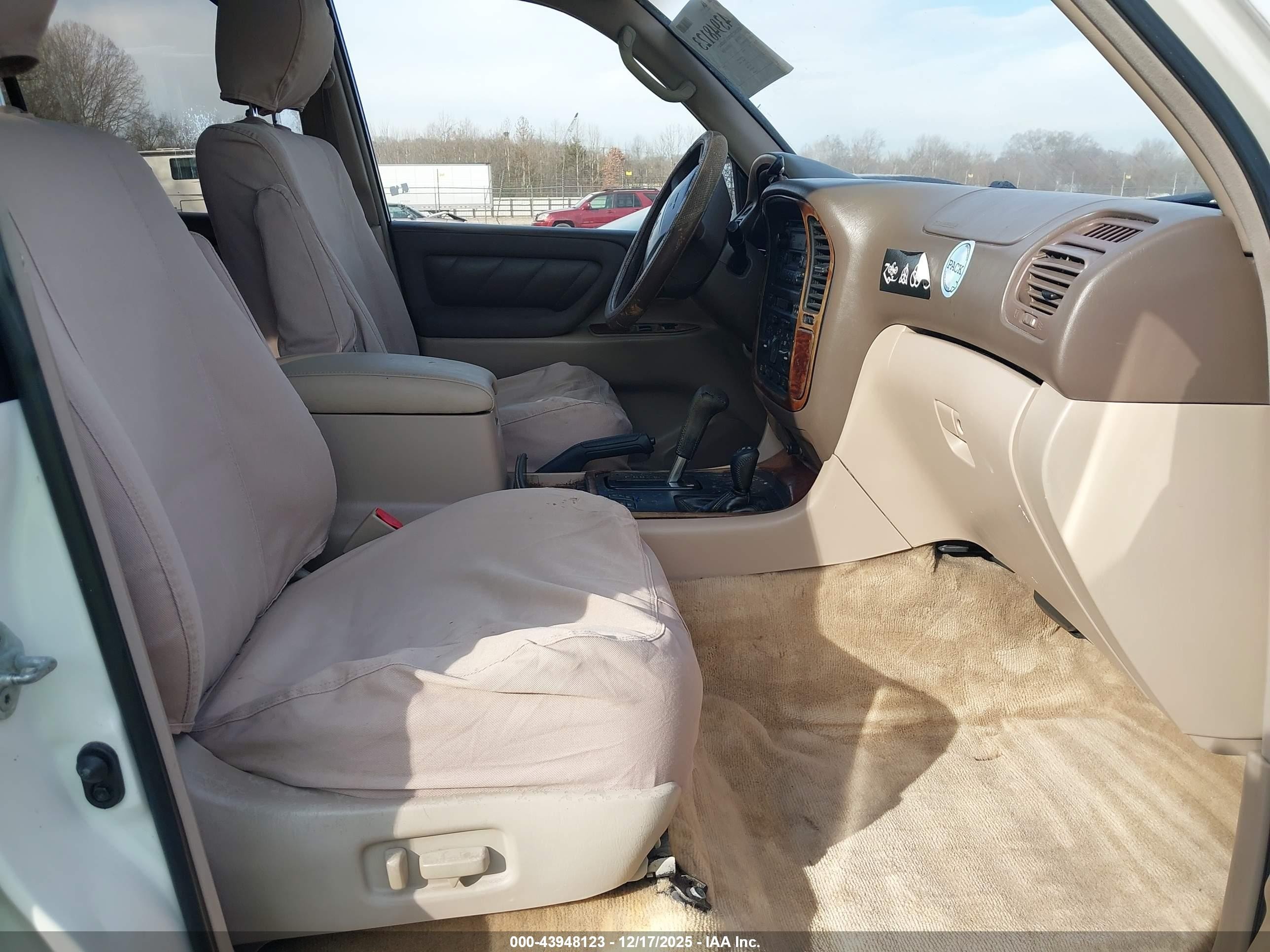 1998 Toyota Land Cruiser   White vin: JT3HT05J0W0002128