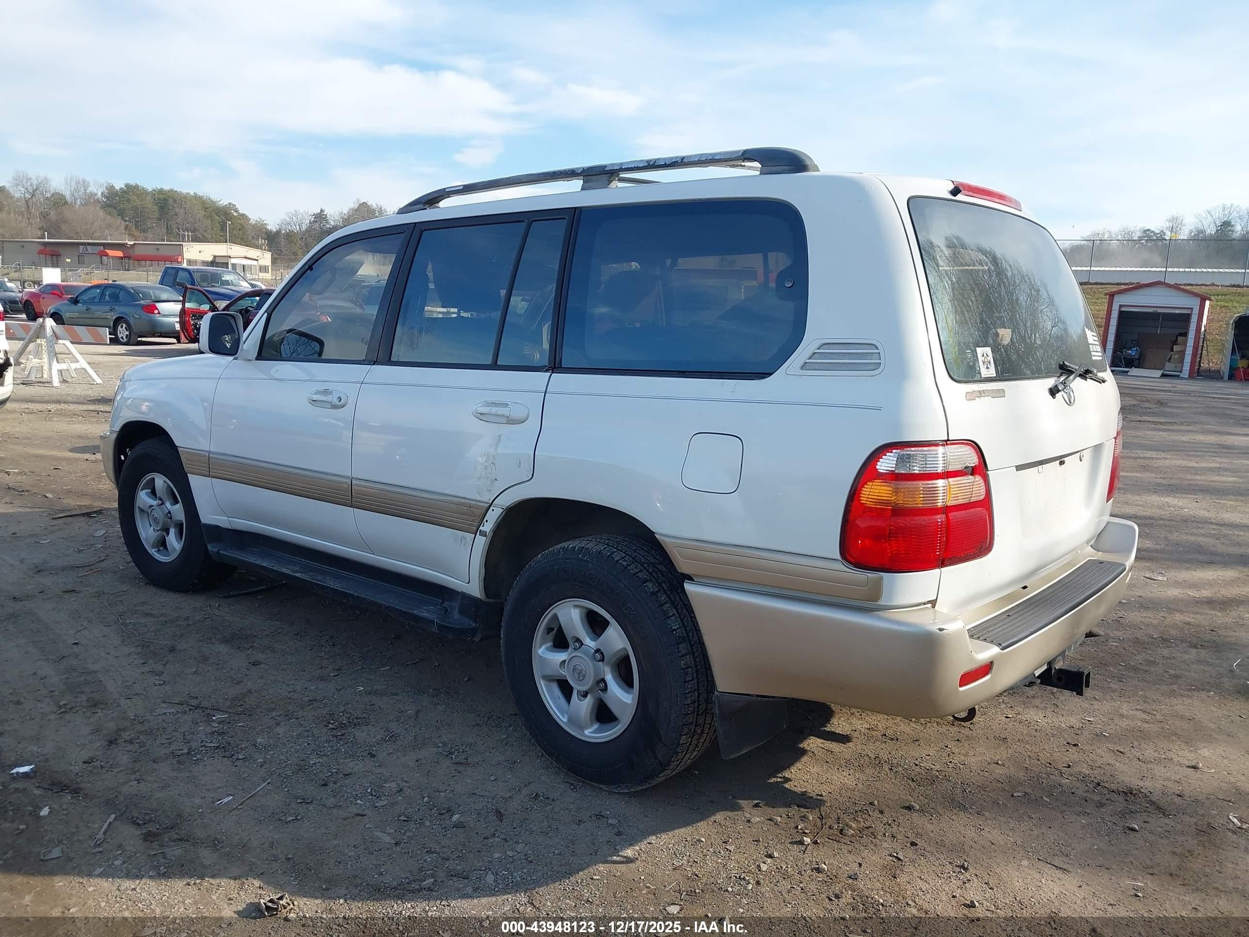 1998 Toyota Land Cruiser   White vin: JT3HT05J0W0002128