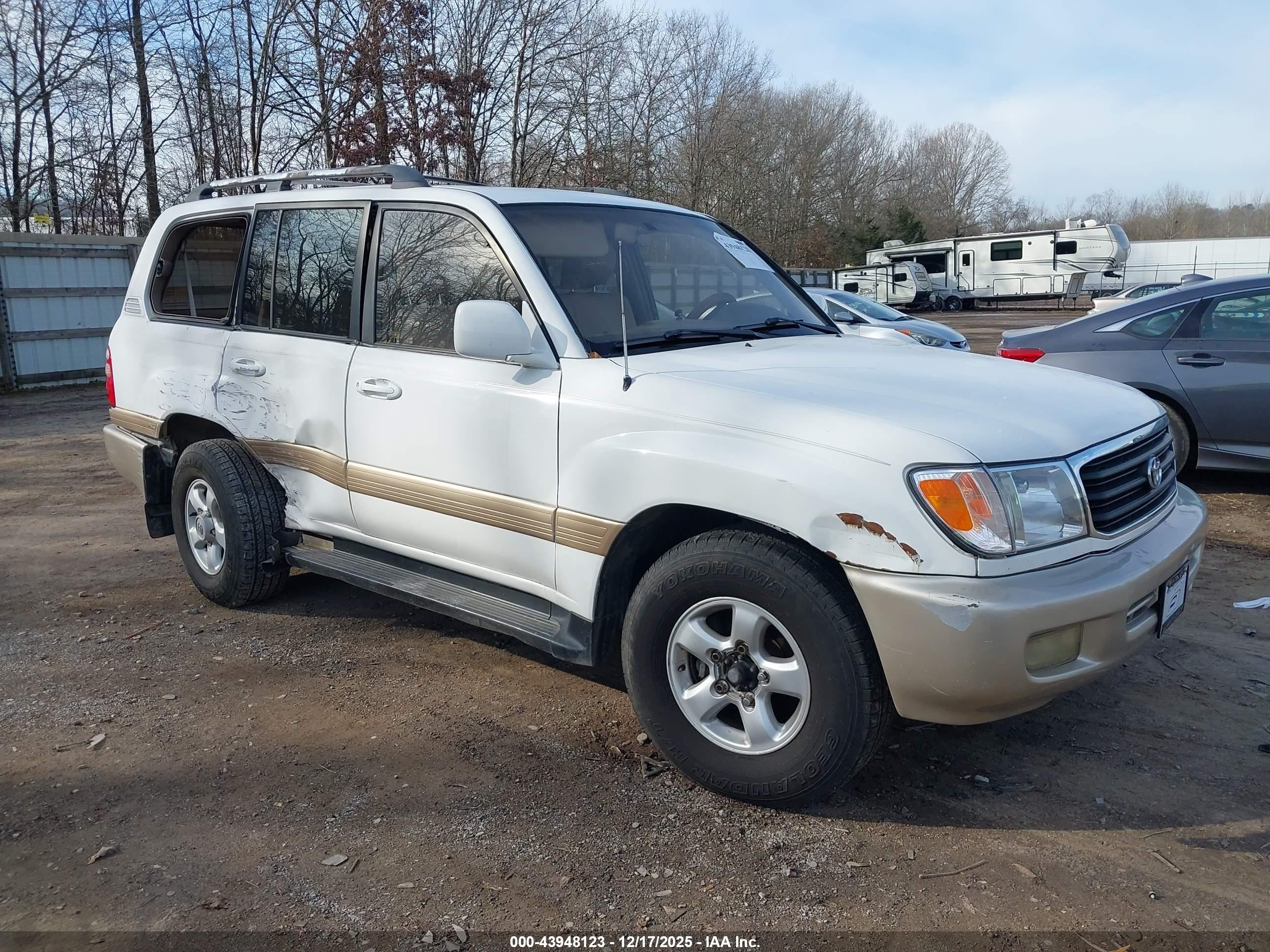 1998 Toyota Land Cruiser   White vin: JT3HT05J0W0002128