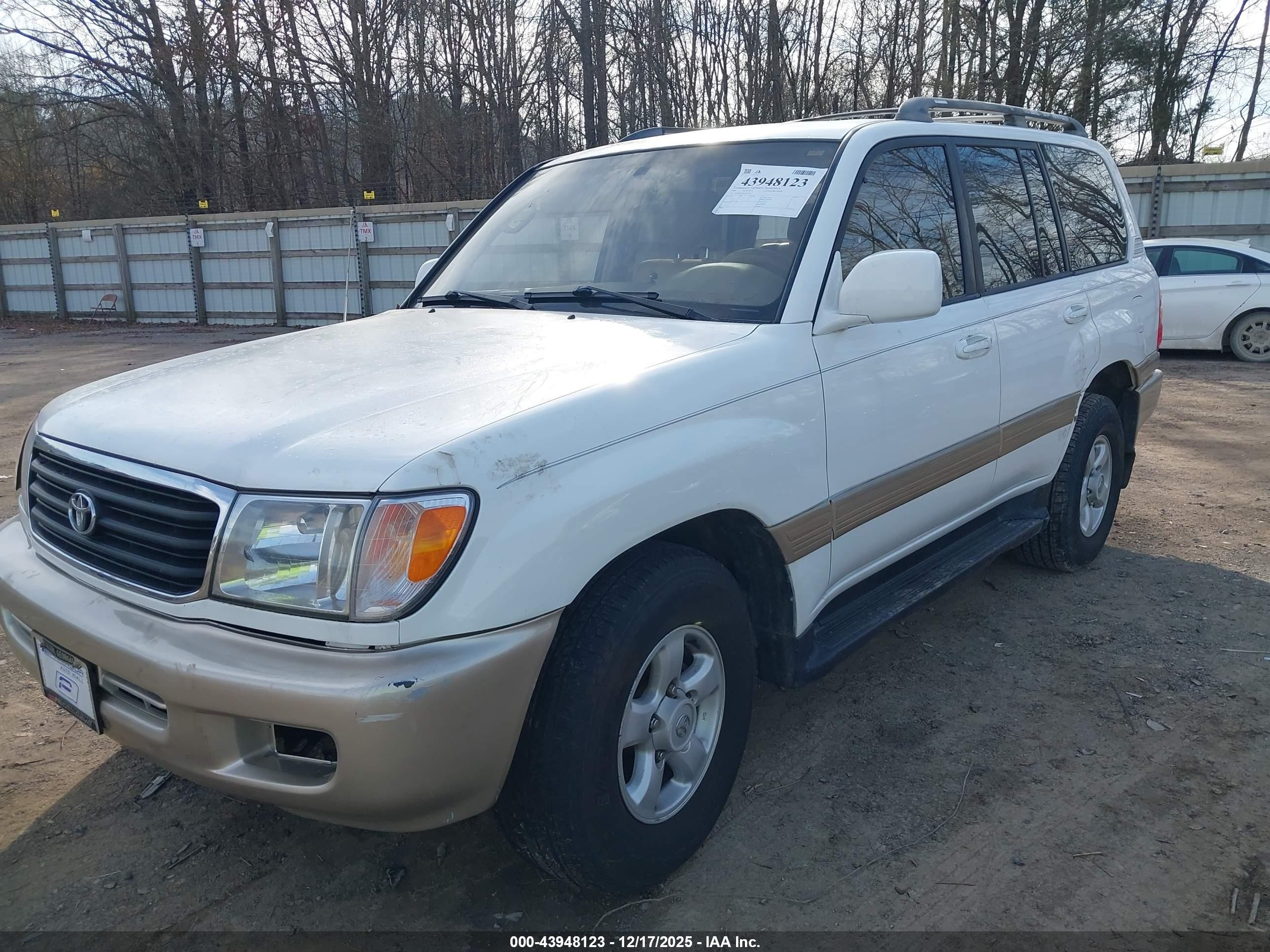 1998 Toyota Land Cruiser   White vin: JT3HT05J0W0002128