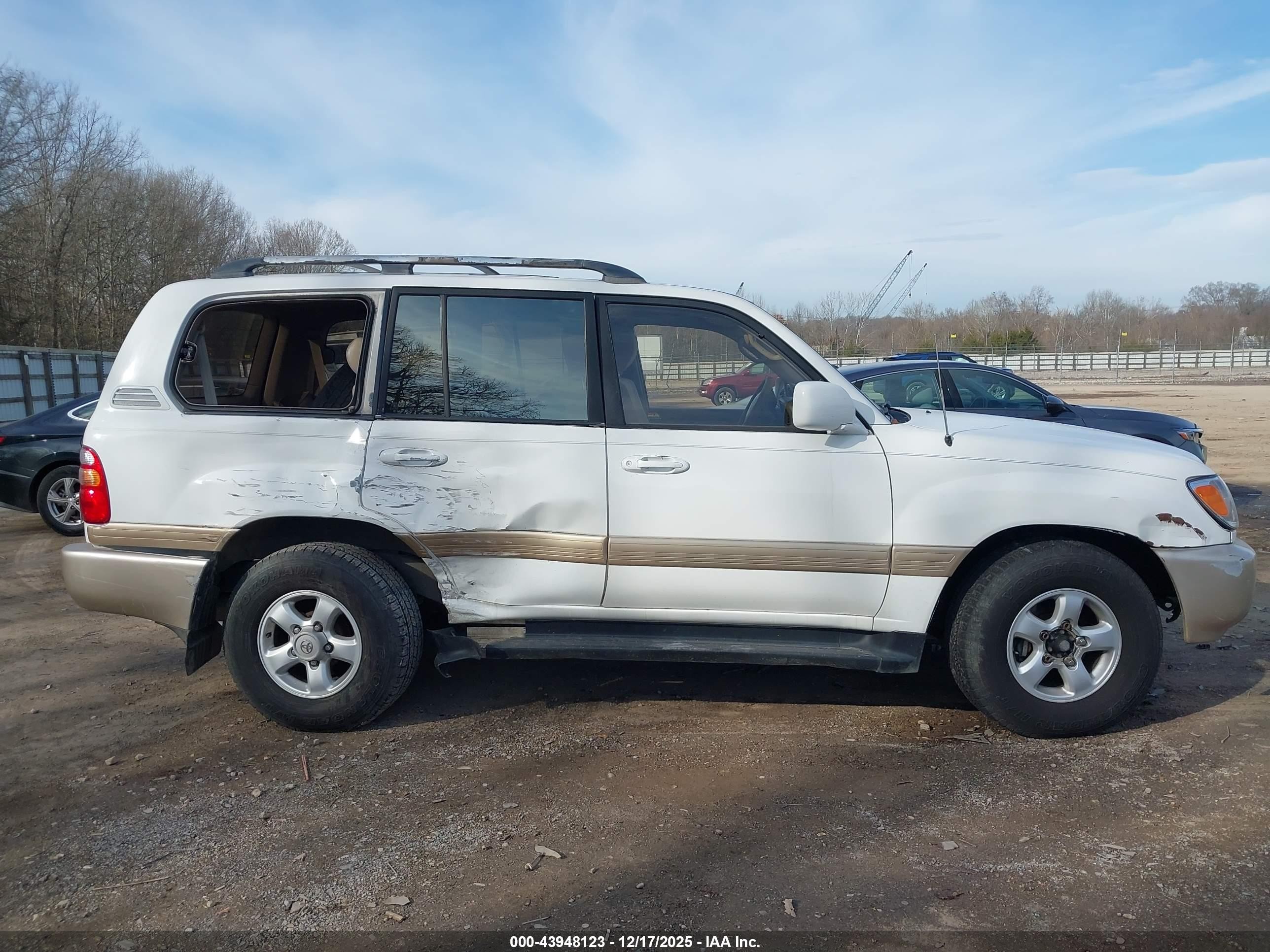 1998 Toyota Land Cruiser   White vin: JT3HT05J0W0002128
