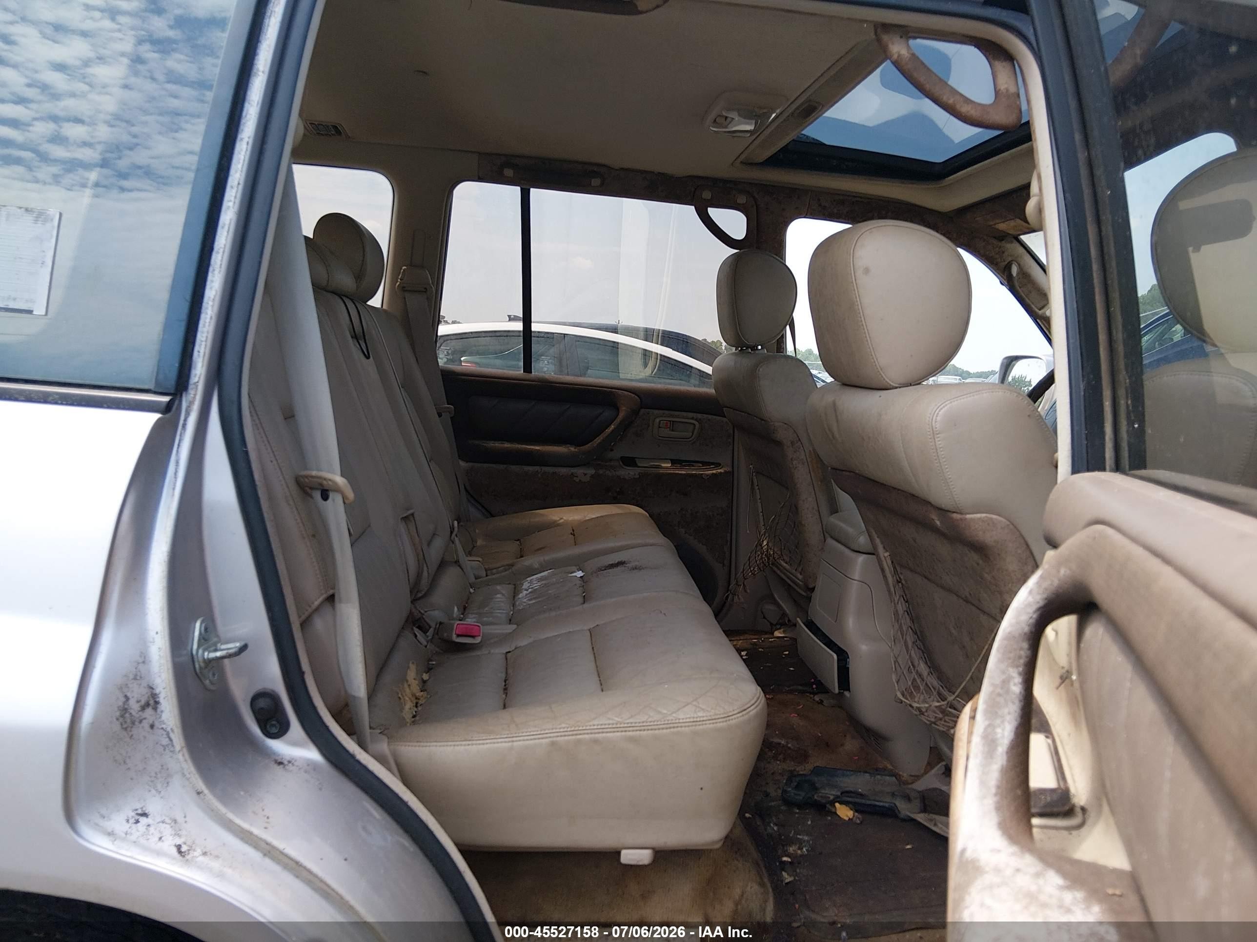 1999 Toyota Land Cruiser   Silver vin: JT3HT05J0X0044364