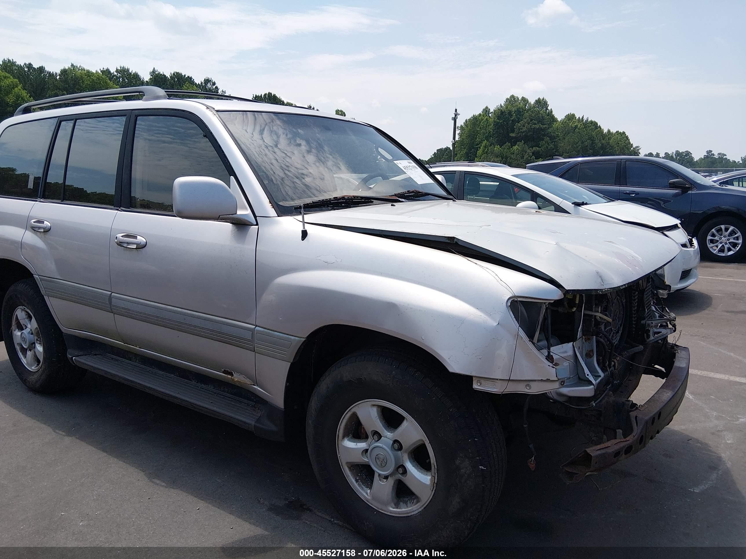 1999 Toyota Land Cruiser   Silver vin: JT3HT05J0X0044364