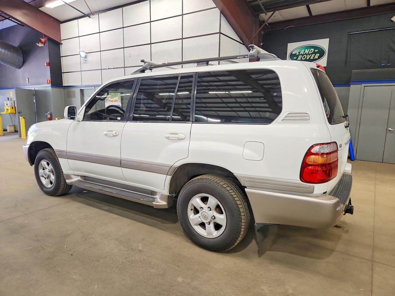 2000 Toyota Land Cruiser Base White vin: JT3HT05J0Y0090925