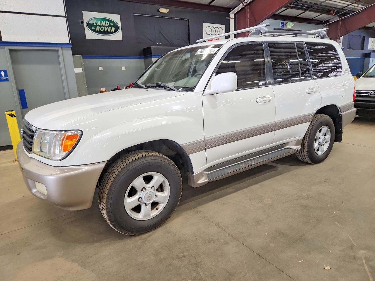 2000 Toyota Land Cruiser Base White vin: JT3HT05J0Y0090925