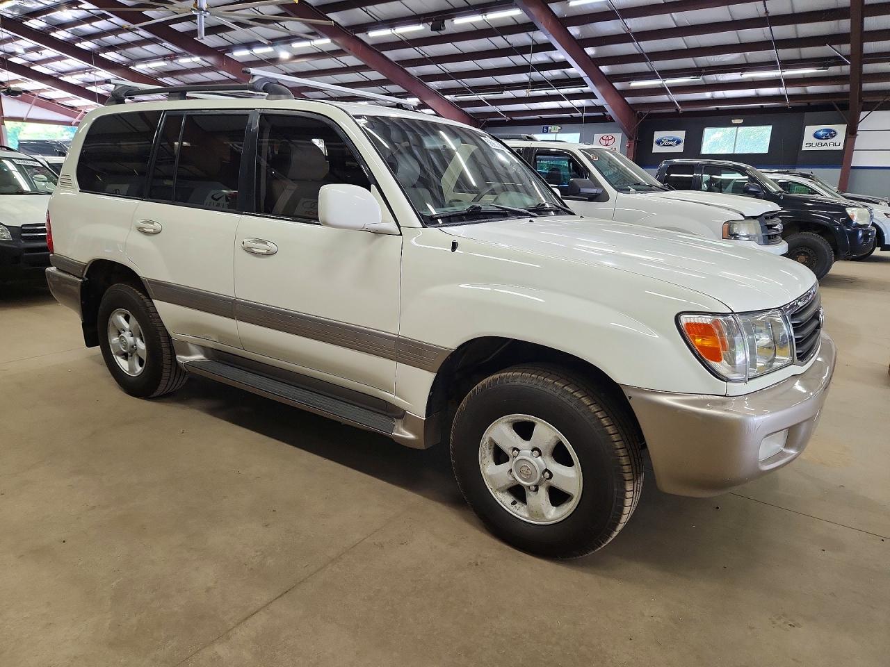2000 Toyota Land Cruiser Base White vin: JT3HT05J0Y0090925