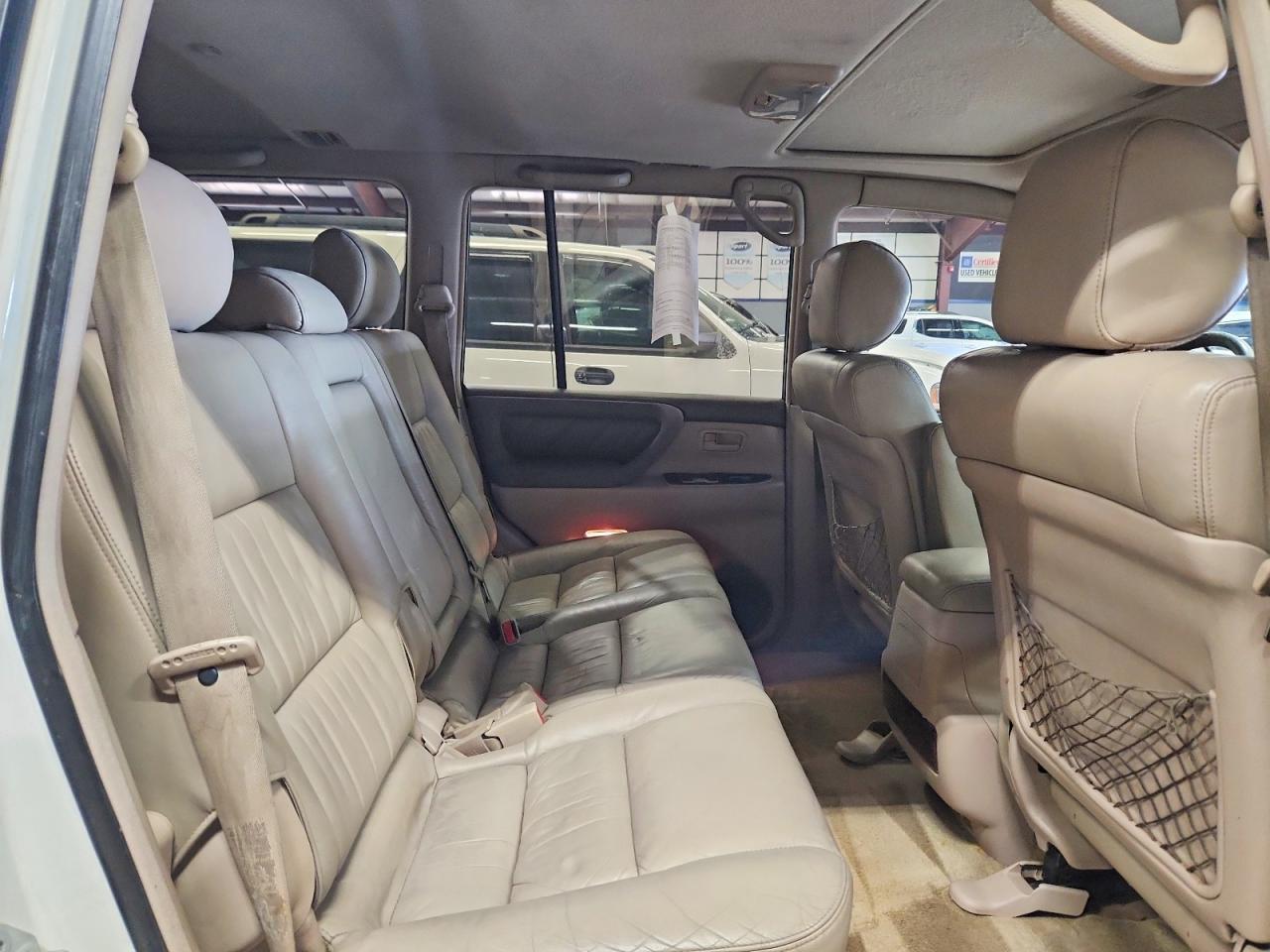 2000 Toyota Land Cruiser Base White vin: JT3HT05J0Y0090925