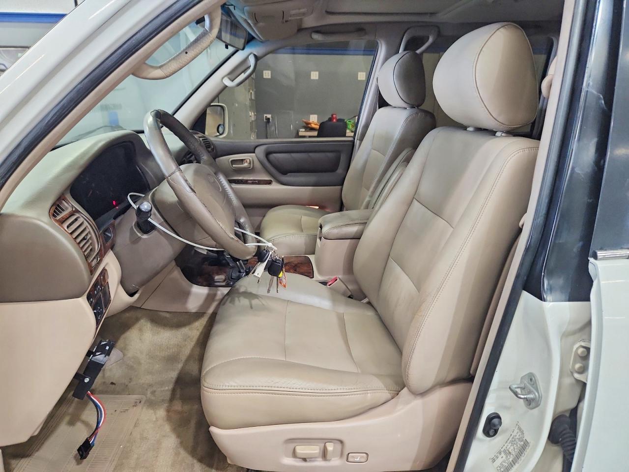 2000 Toyota Land Cruiser Base White vin: JT3HT05J0Y0090925