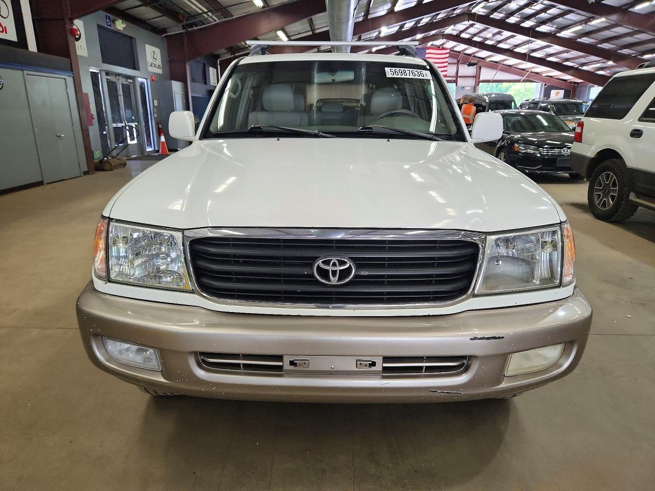 2000 Toyota Land Cruiser Base White vin: JT3HT05J0Y0090925