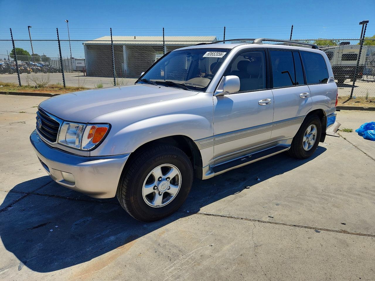 2000 Toyota Land Cruiser Base Silver vin: JT3HT05J0Y0125303