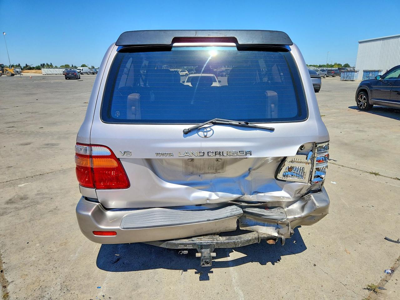 2000 Toyota Land Cruiser Base Silver vin: JT3HT05J0Y0125303