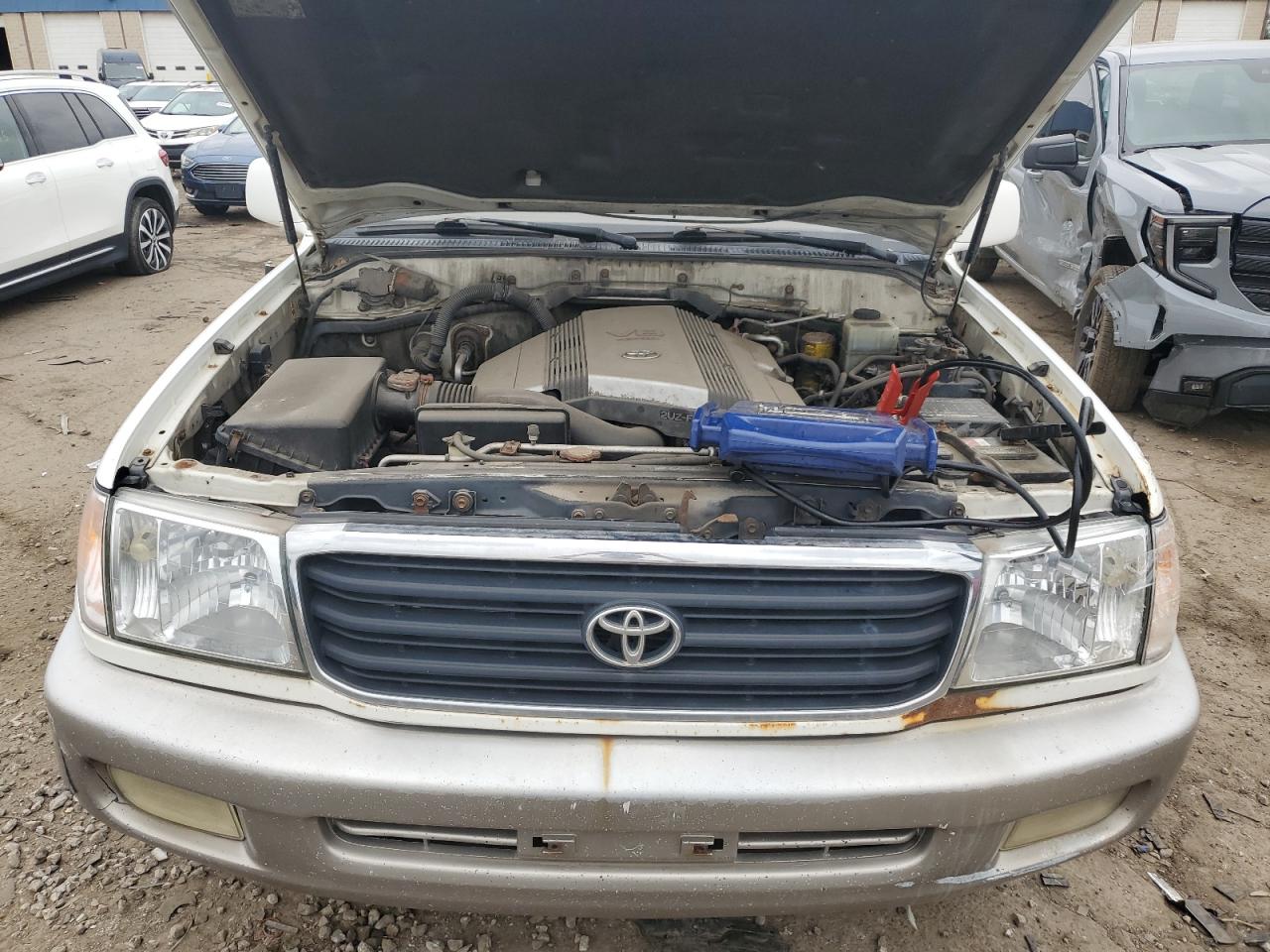 1998 Toyota Land Cruiser White vin: JT3HT05J1W0004955