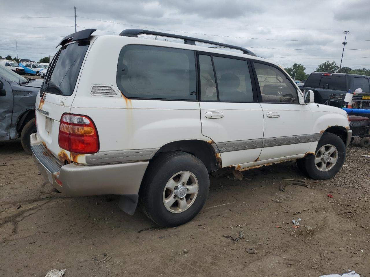 1998 Toyota Land Cruiser White vin: JT3HT05J1W0004955