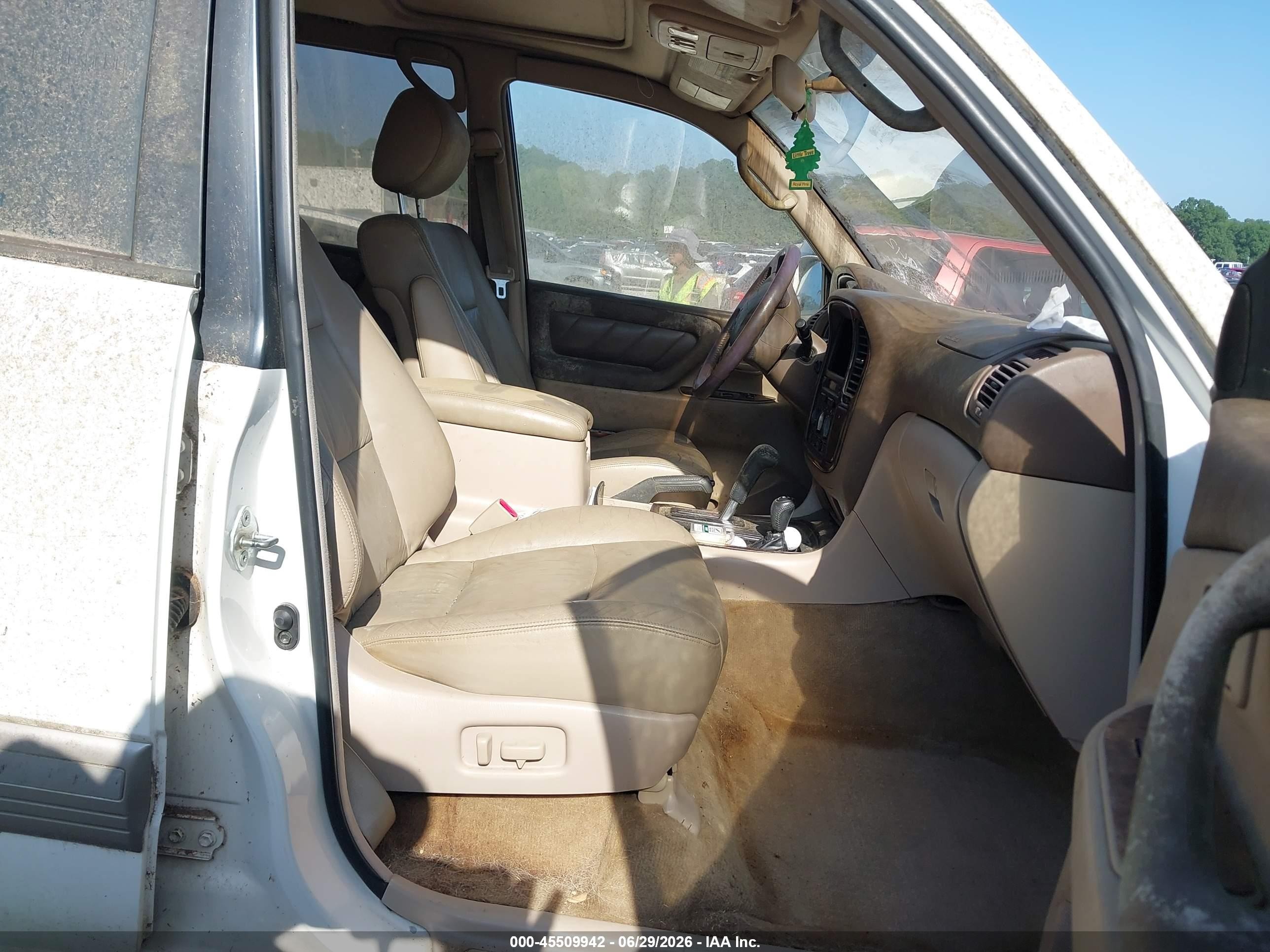 1999 Toyota Land Cruiser   White vin: JT3HT05J1X0066955