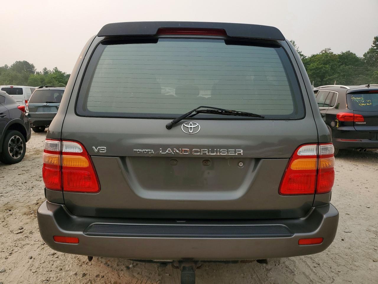 2000 Toyota Land Cruiser Base Gray vin: JT3HT05J1Y0077939