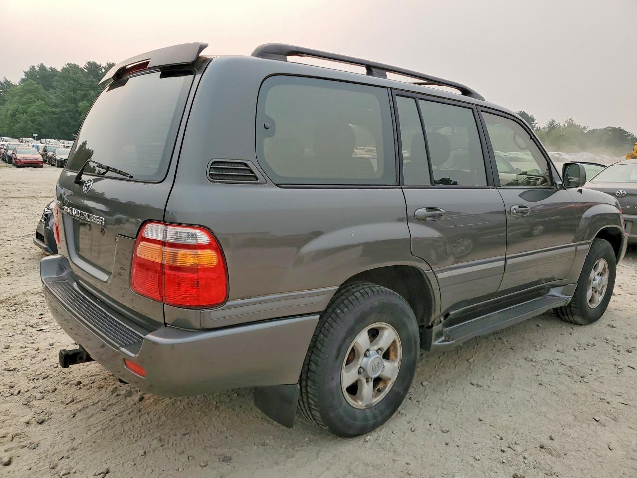 2000 Toyota Land Cruiser Base Gray vin: JT3HT05J1Y0077939