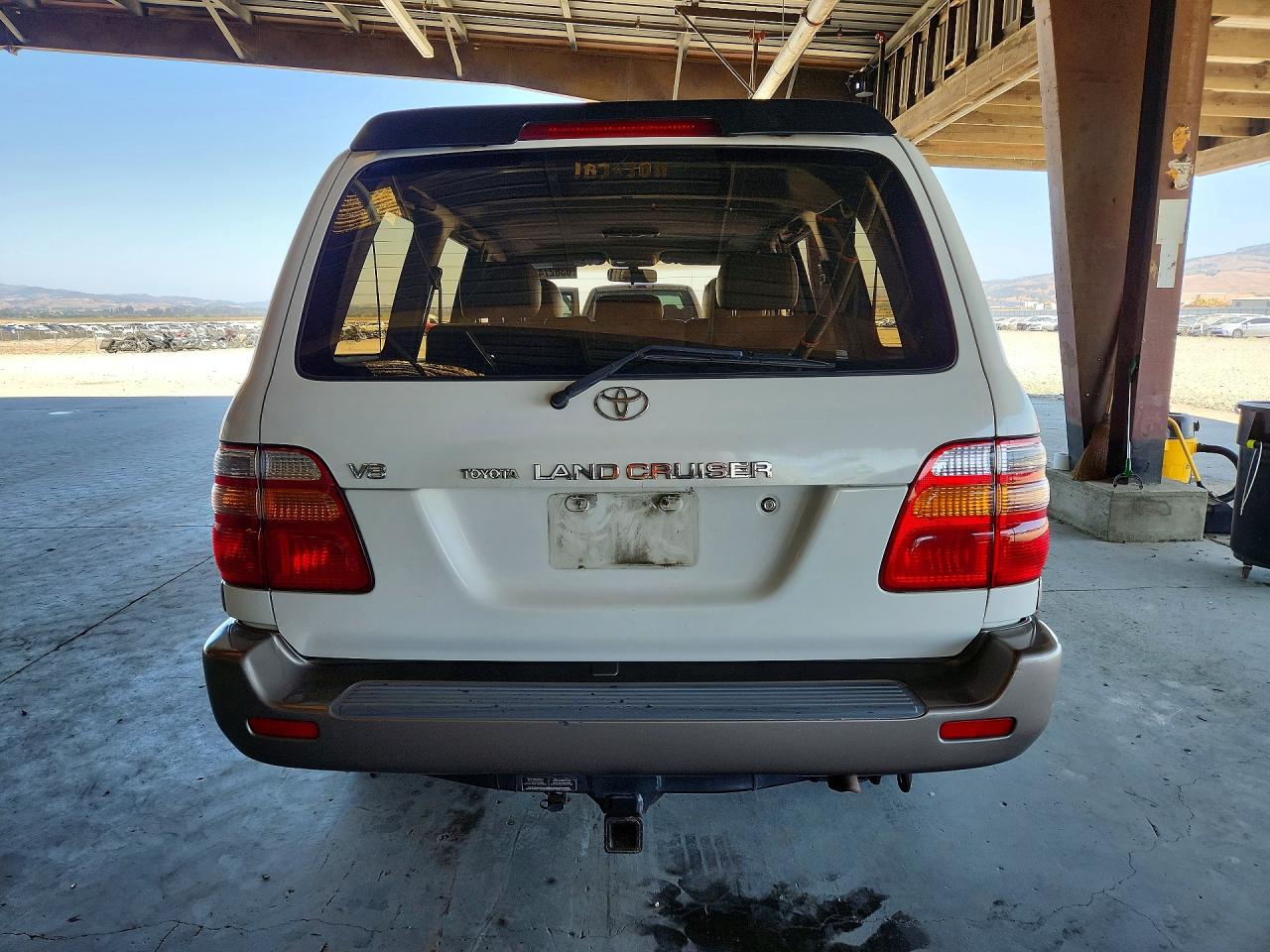 2000 Toyota Land Cruiser Base White vin: JT3HT05J1Y0096815