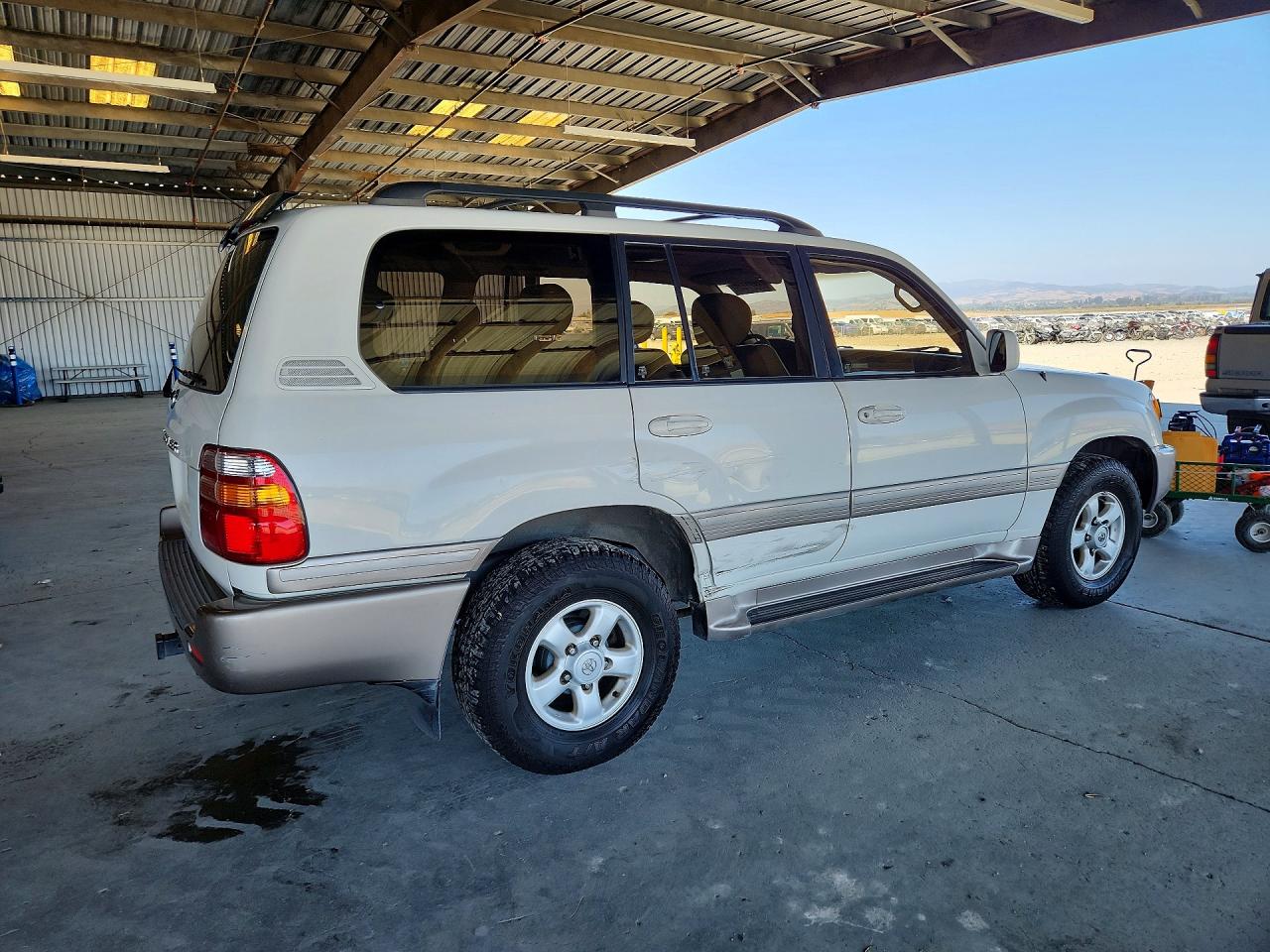 2000 Toyota Land Cruiser Base White vin: JT3HT05J1Y0096815