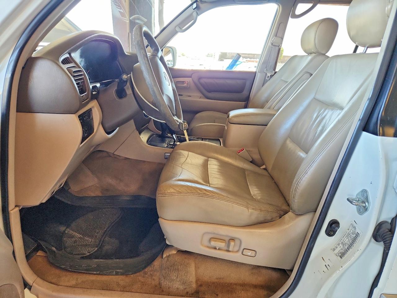 2000 Toyota Land Cruiser Base White vin: JT3HT05J1Y0096815