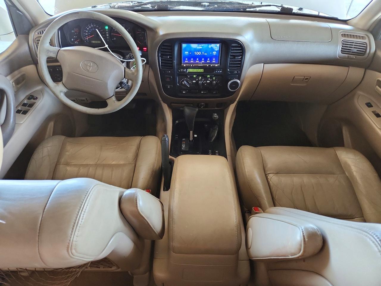 2000 Toyota Land Cruiser Base White vin: JT3HT05J1Y0096815