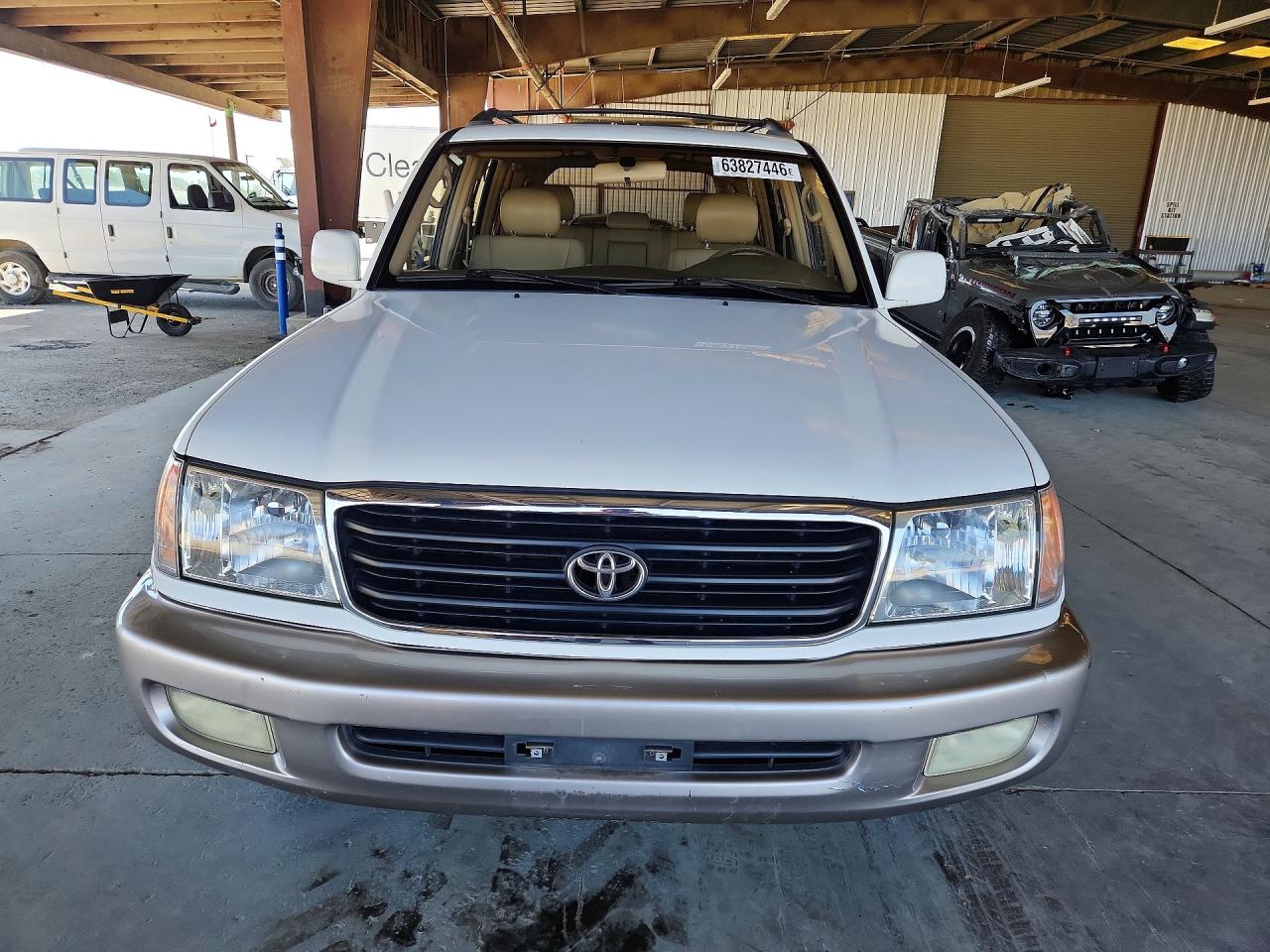 2000 Toyota Land Cruiser Base White vin: JT3HT05J1Y0096815