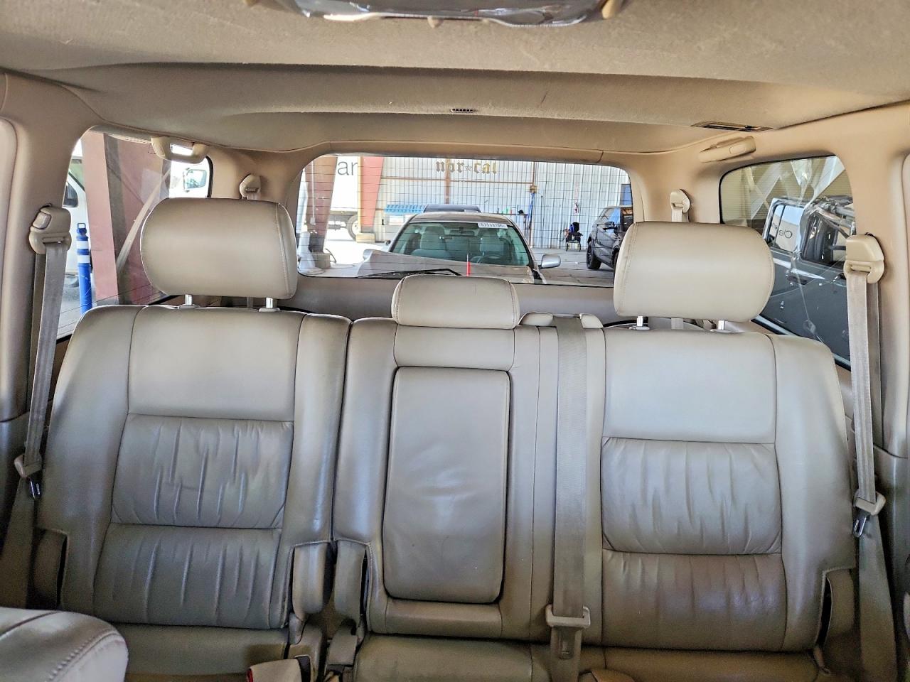 2000 Toyota Land Cruiser Base White vin: JT3HT05J1Y0096815