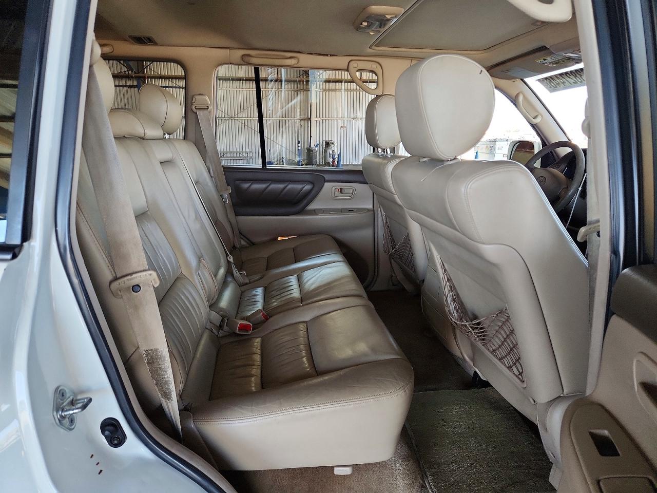 2000 Toyota Land Cruiser Base White vin: JT3HT05J1Y0096815