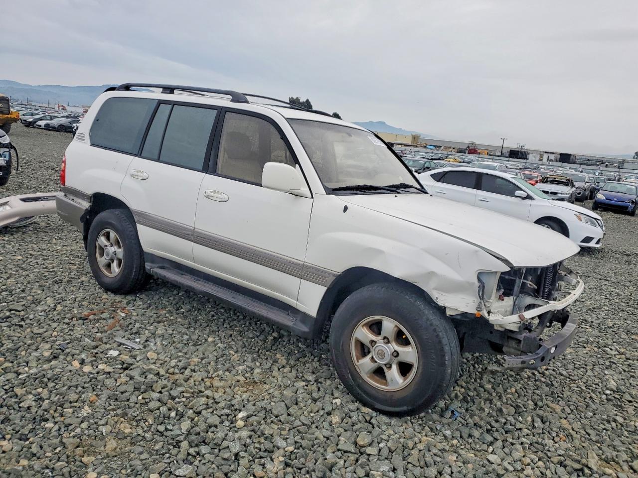 1998 Toyota Land Cruiser White vin: JT3HT05J2W0018055