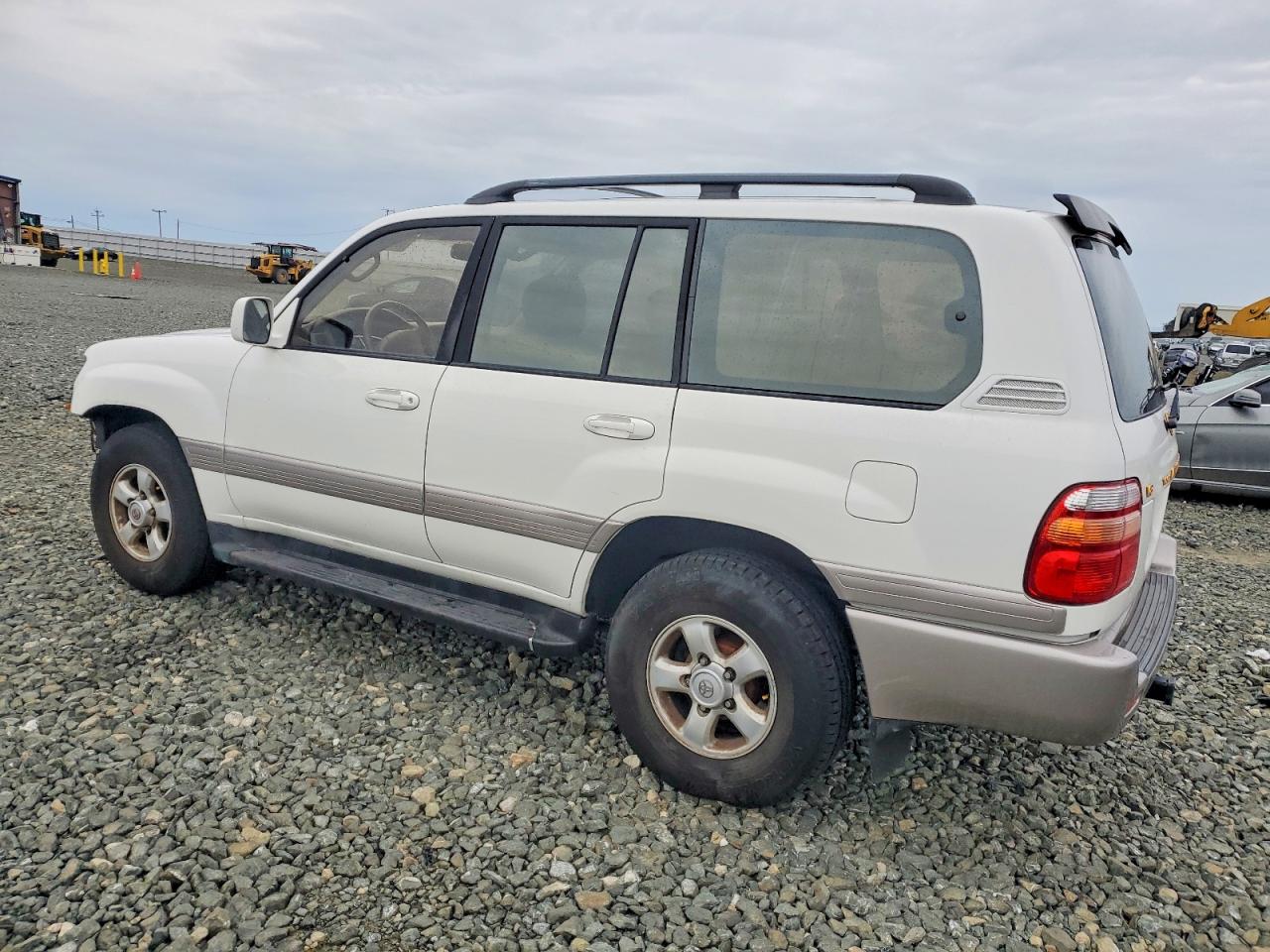 1998 Toyota Land Cruiser White vin: JT3HT05J2W0018055