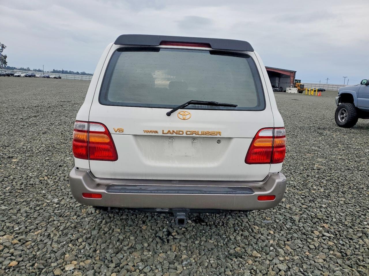 1998 Toyota Land Cruiser White vin: JT3HT05J2W0018055