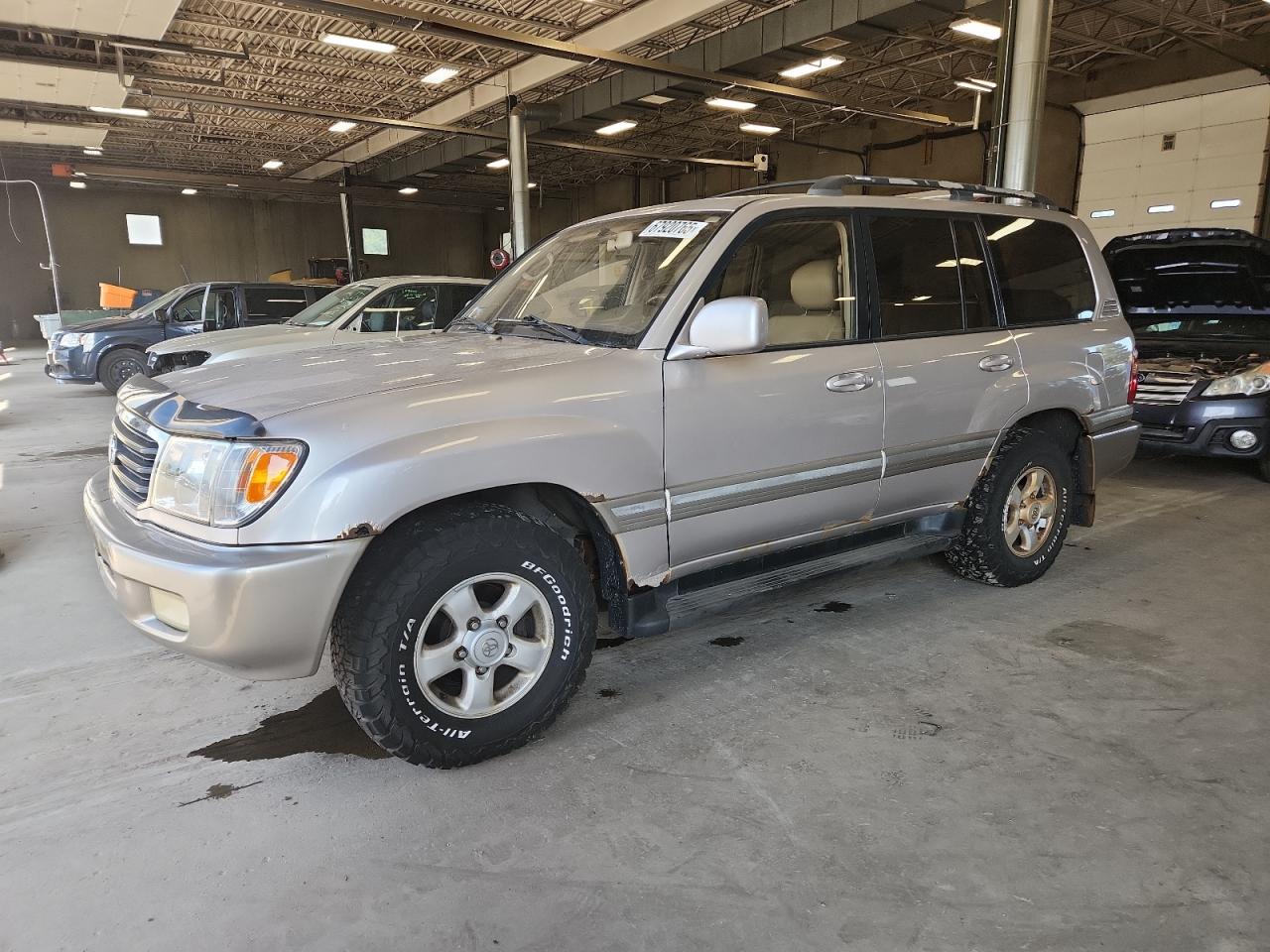 1999 Toyota Land Cruiser    Silver vin: JT3HT05J2X0067631