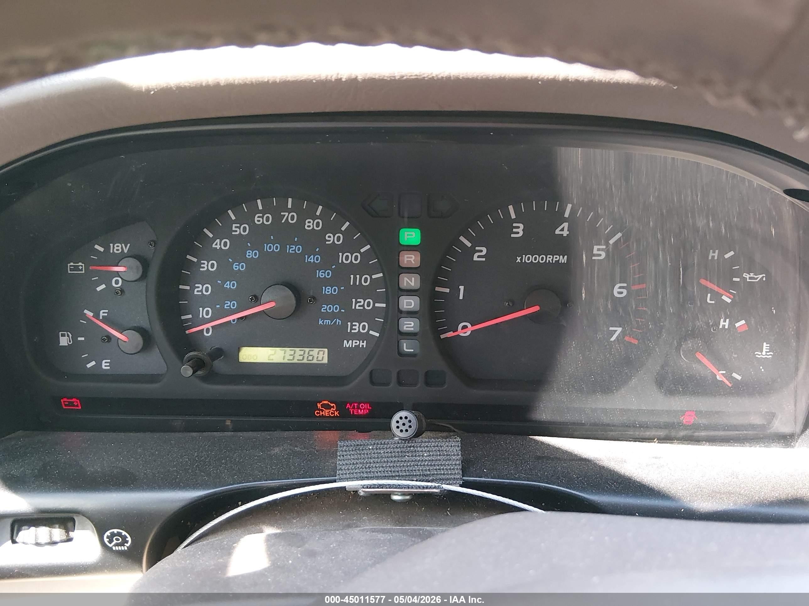 2000 Toyota Land Cruiser   White vin: JT3HT05J2Y0104596