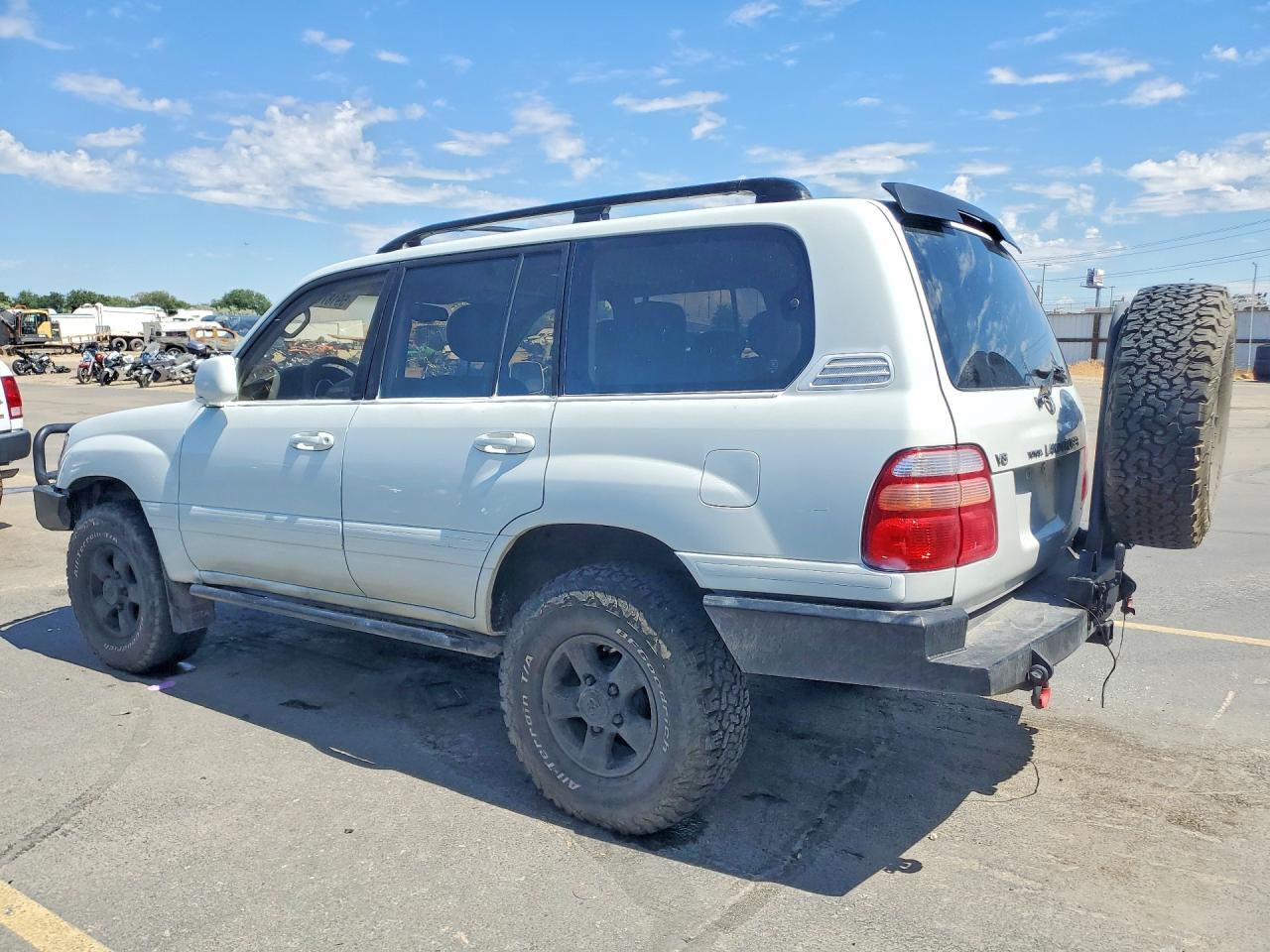 2000 Toyota Land Cruiser Base White vin: JT3HT05J2Y0109605