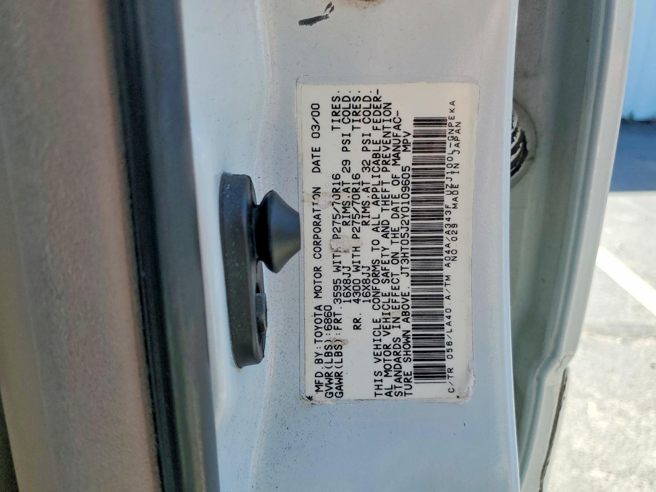 2000 Toyota Land Cruiser Base White vin: JT3HT05J2Y0109605