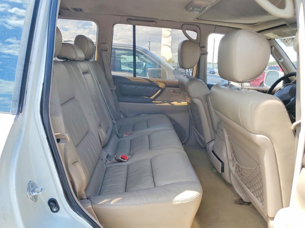 2000 Toyota Land Cruiser Base White vin: JT3HT05J2Y0109605