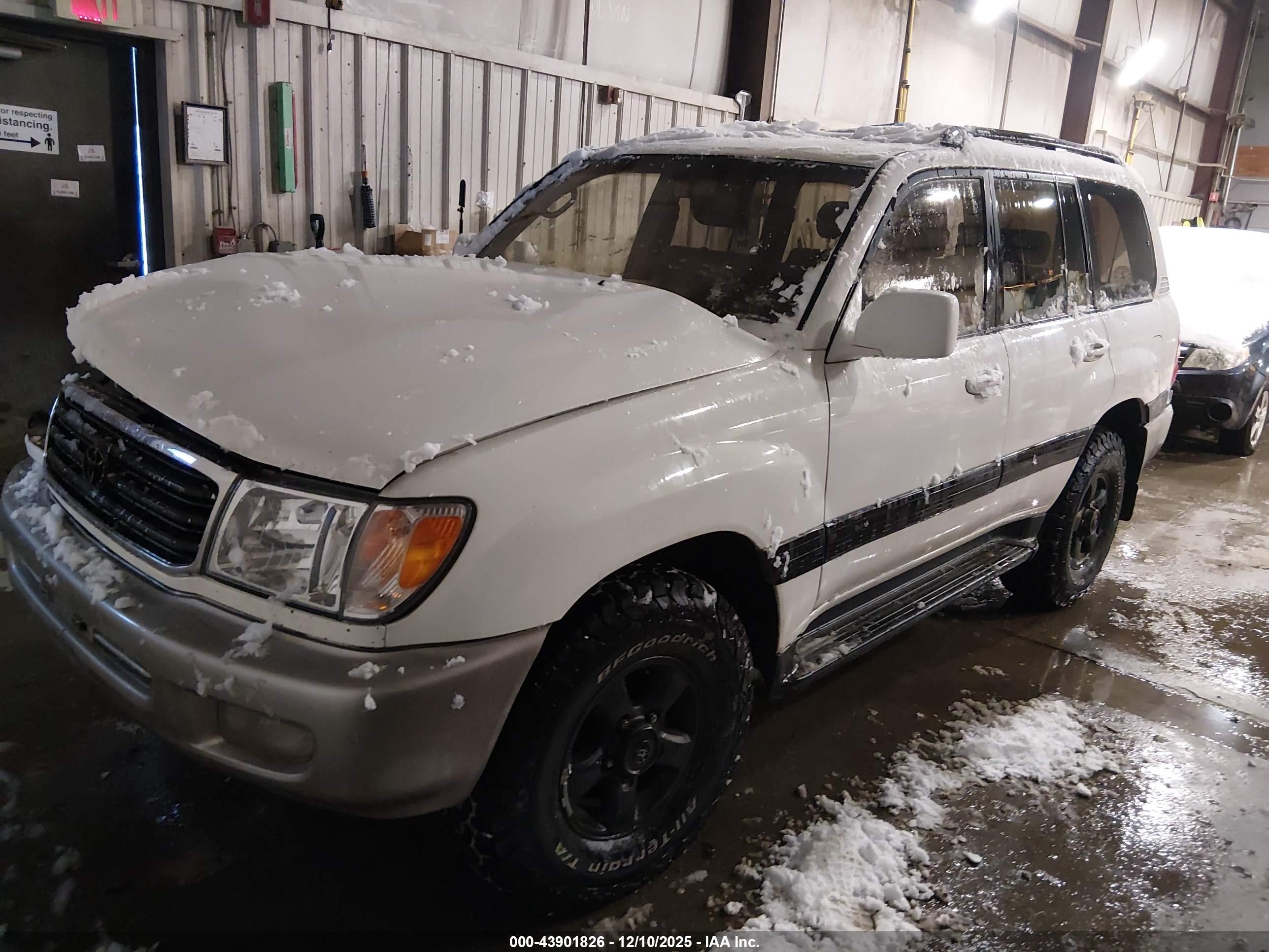 1998 Toyota Land Cruiser   White vin: JT3HT05J4W0004514